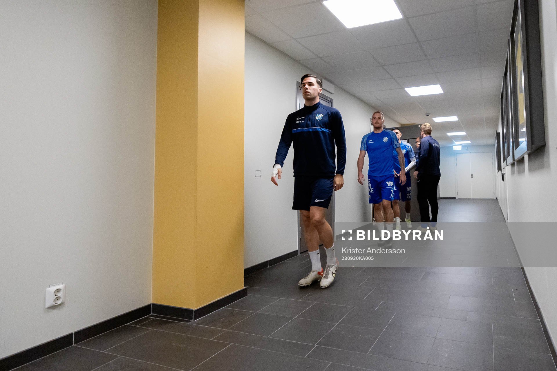 Oddevolds spelare på väg in till uppvärmningen