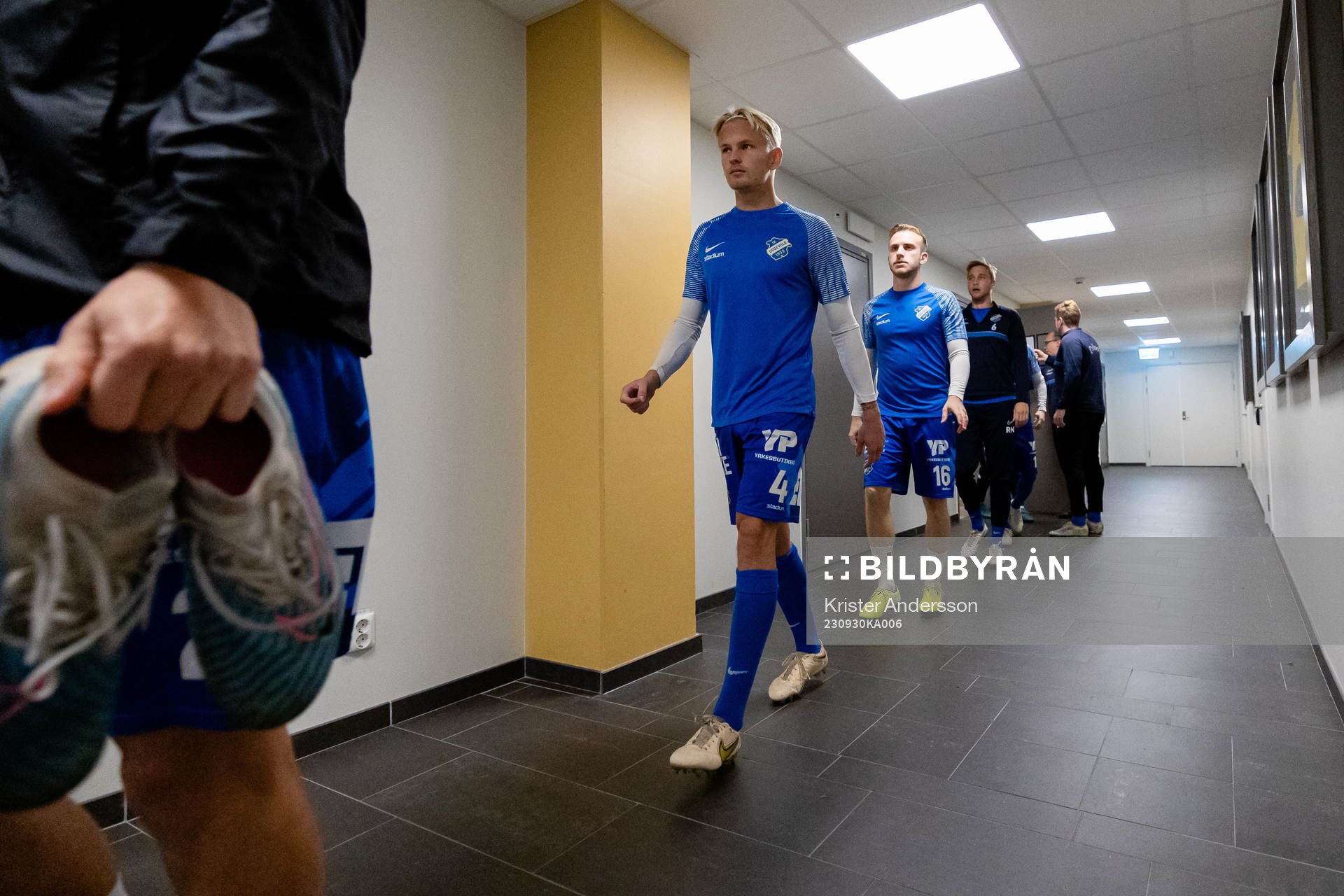 Oddevolds spelare på väg in till uppvärmningen