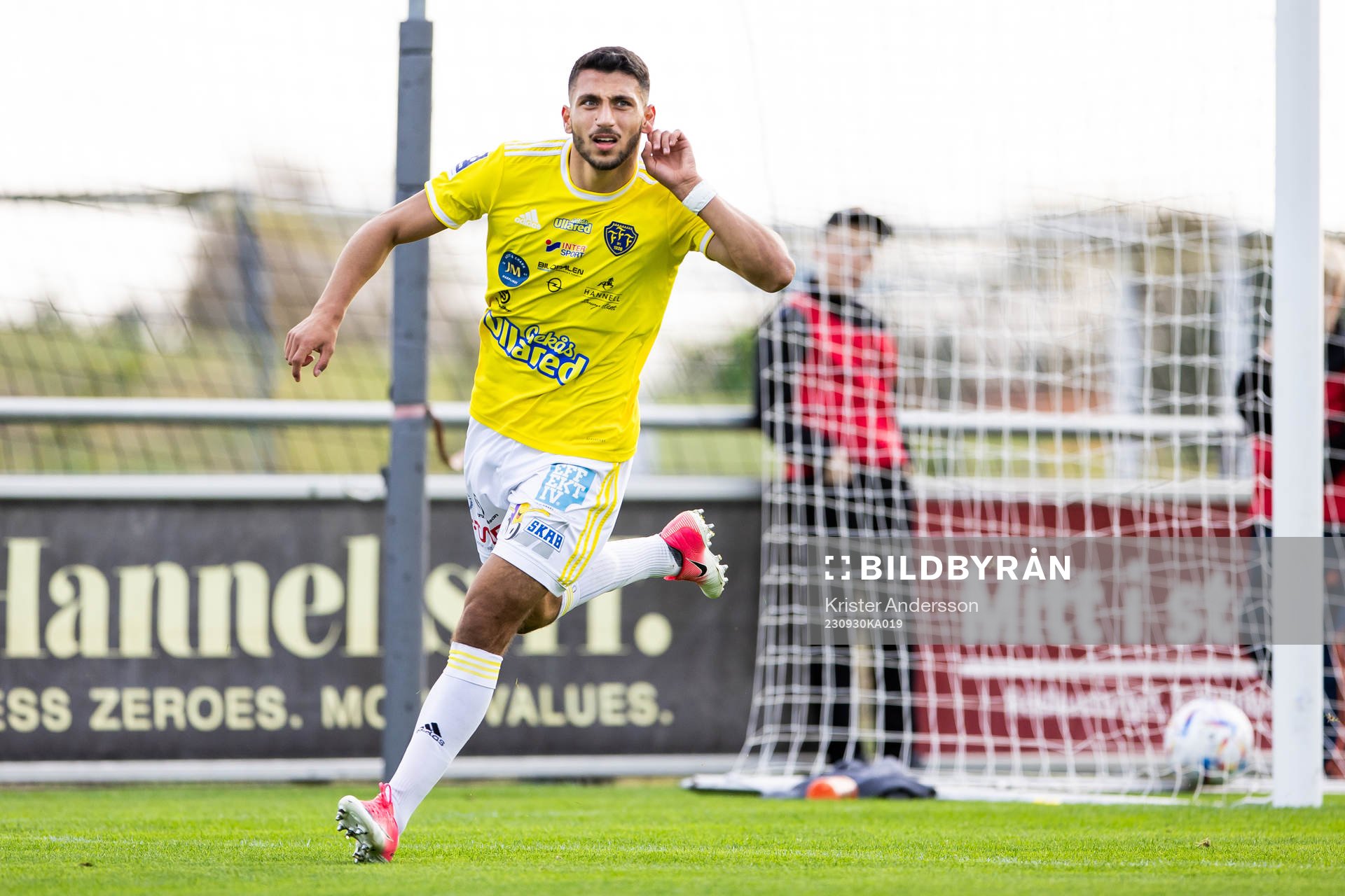 Falkenbergs Leonardo Farah Shahin jublar