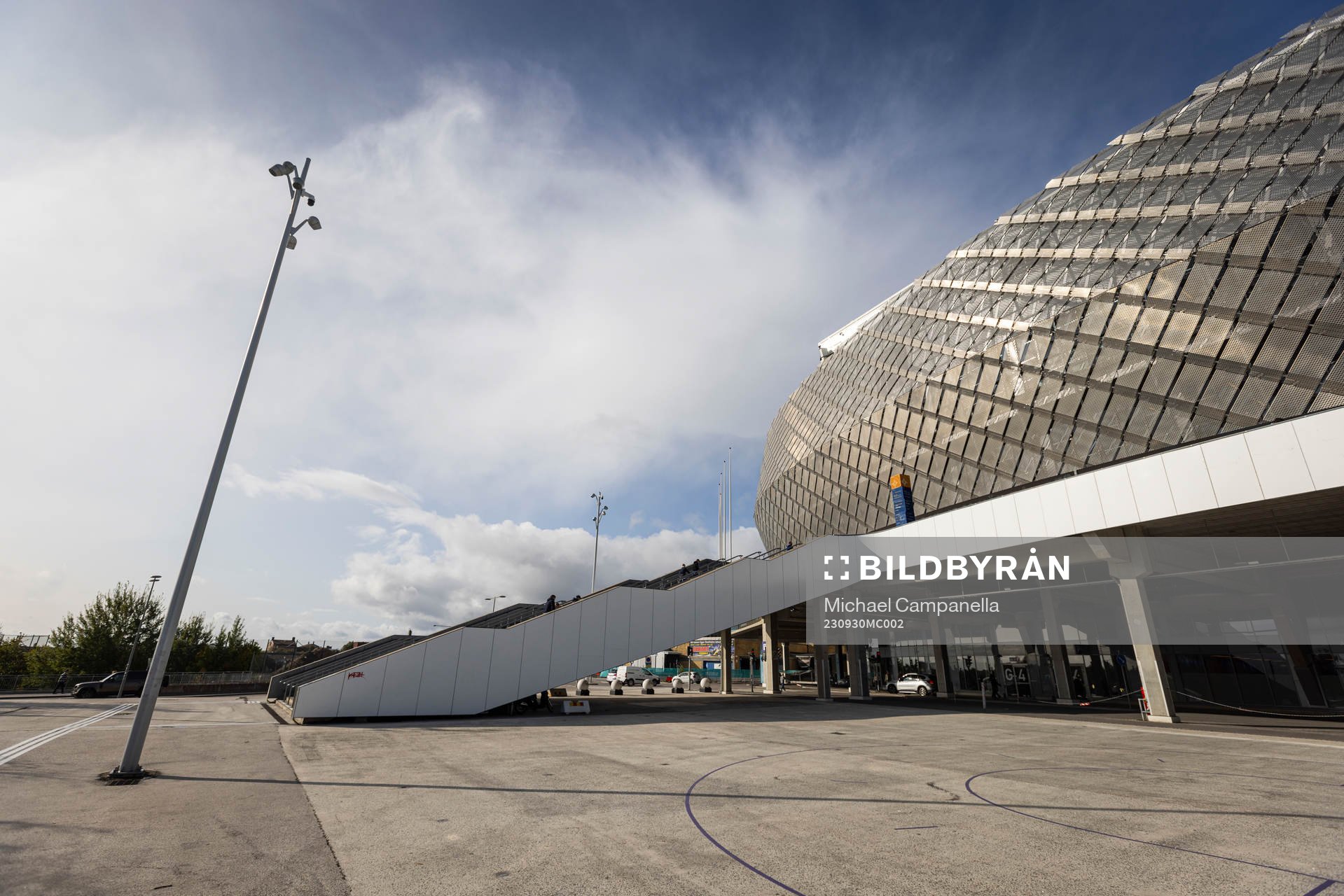 Generell bild utanför Tele2 Arena innan  fotbollsmatchen i