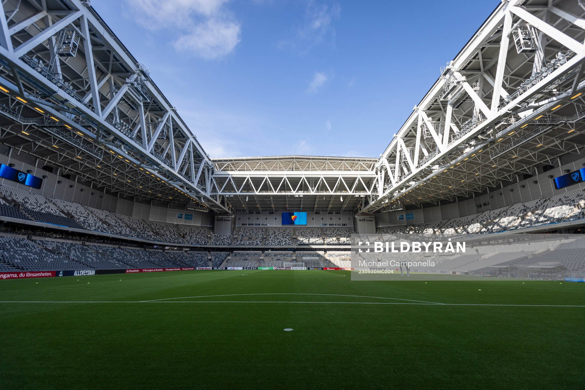 Generell bild inifrån Tele2 Arena innan fotbollsmatchen i Allsvenskan mellan Djurgården och Halmstad den 30 september 2023 i Stockholm.