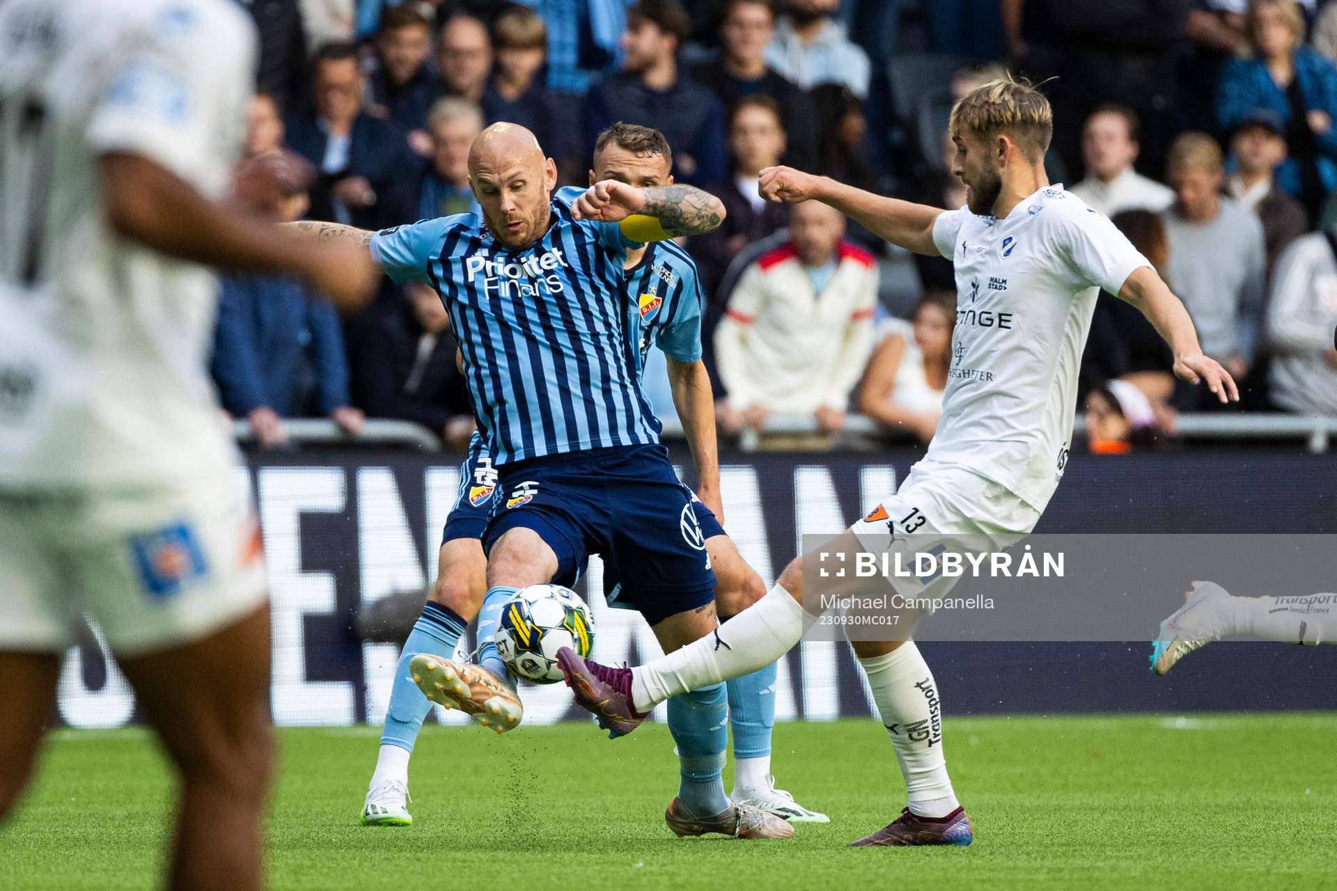 Djurgårdens Magnus Eriksson och Halmstads Jack Cooper-Love