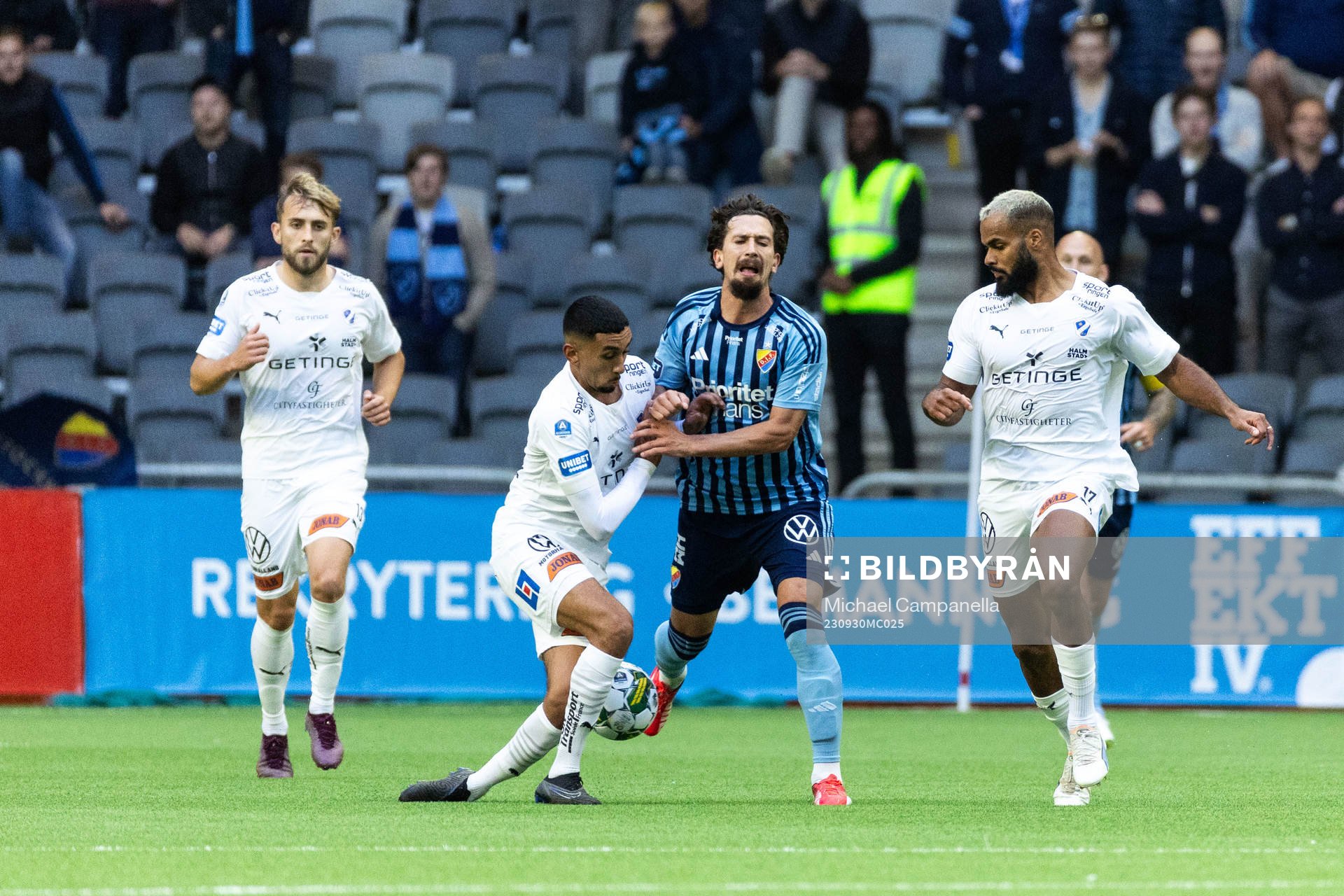 Halmstads Amir Al-Ammari och Djurgårdens Gustav Wikheim