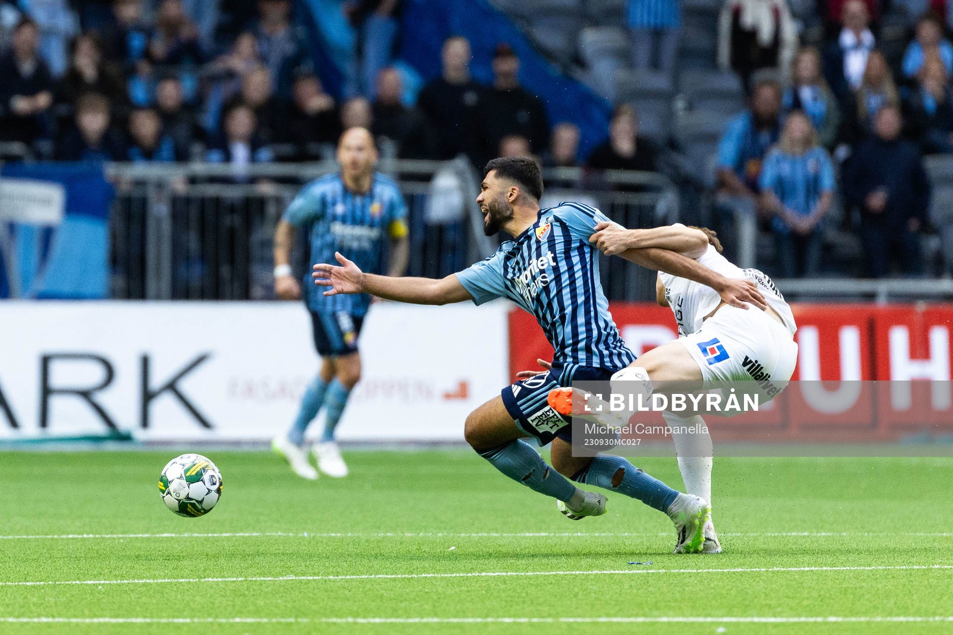 Djurgårdens Musa Gurbanli och Halmstads Gabriel Wallentin