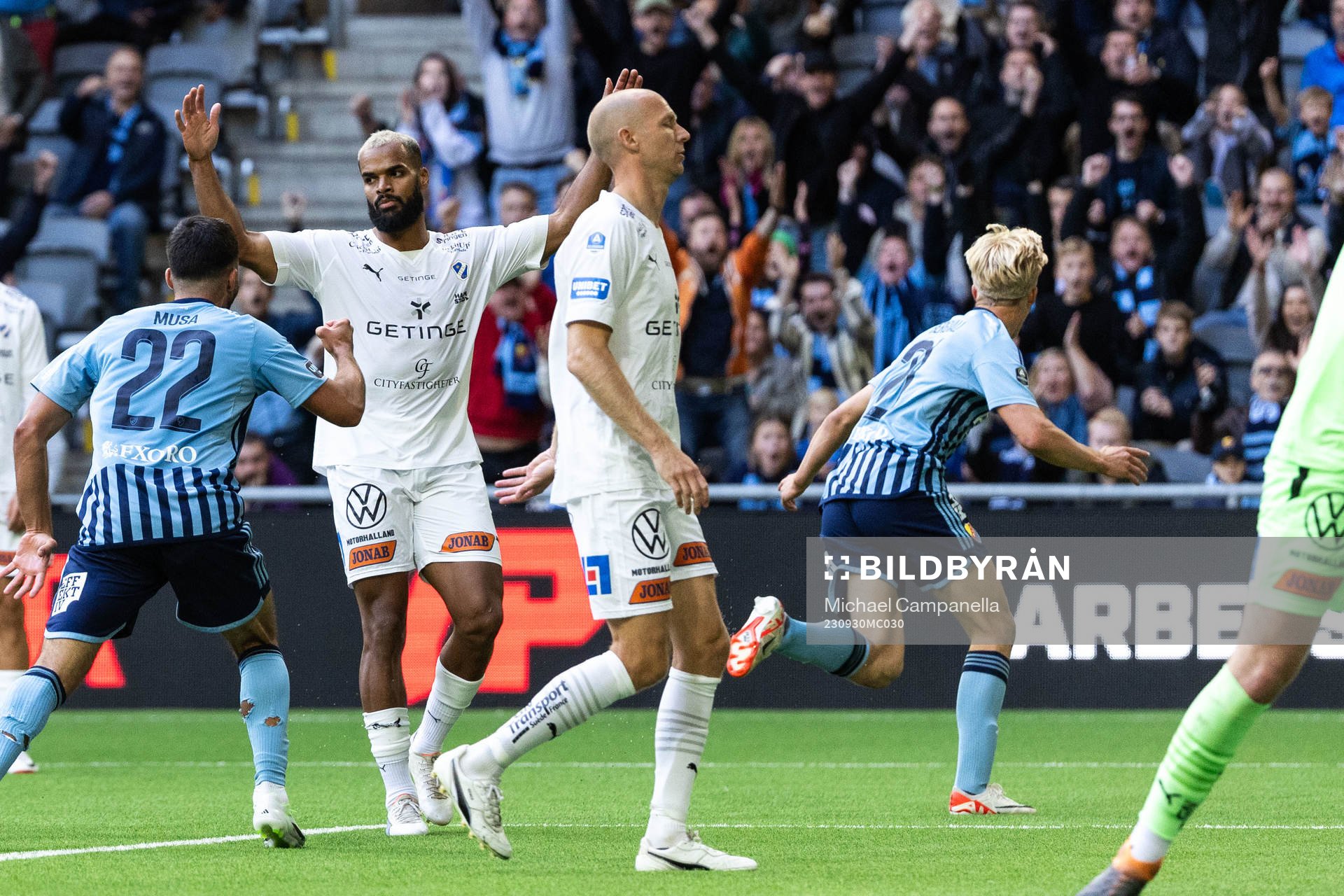 Djurgårdens Lucas Bergvall jublar