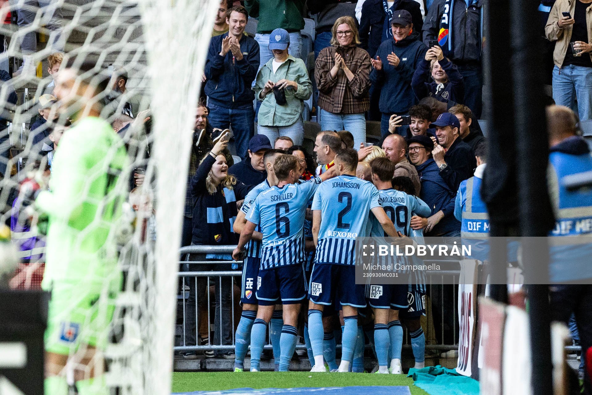 Djurgårdens Lucas Bergvall jublar med lagkamrater
