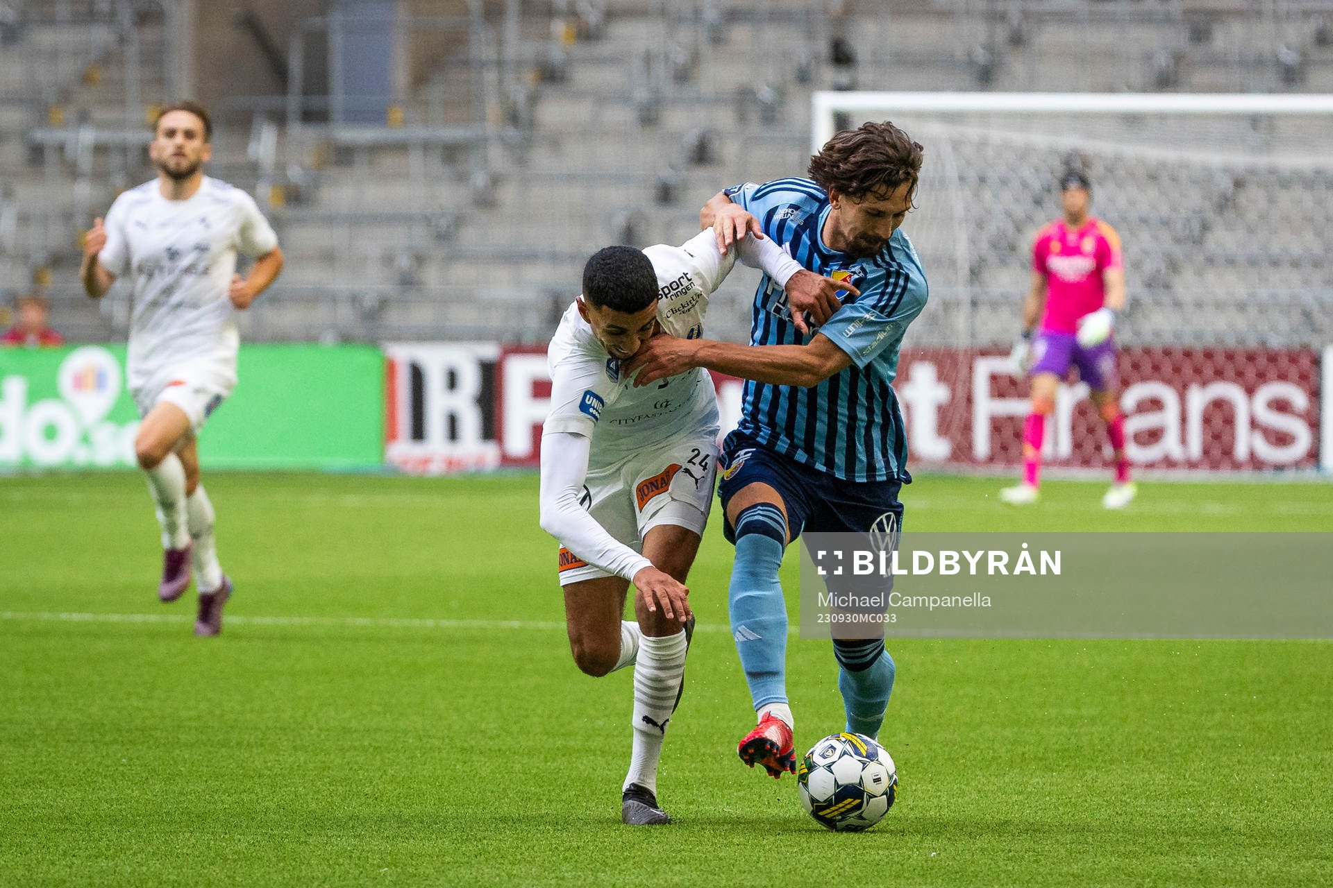 Djurgårdens Gustav Wikheim och Halmstads Amir Al-Ammari