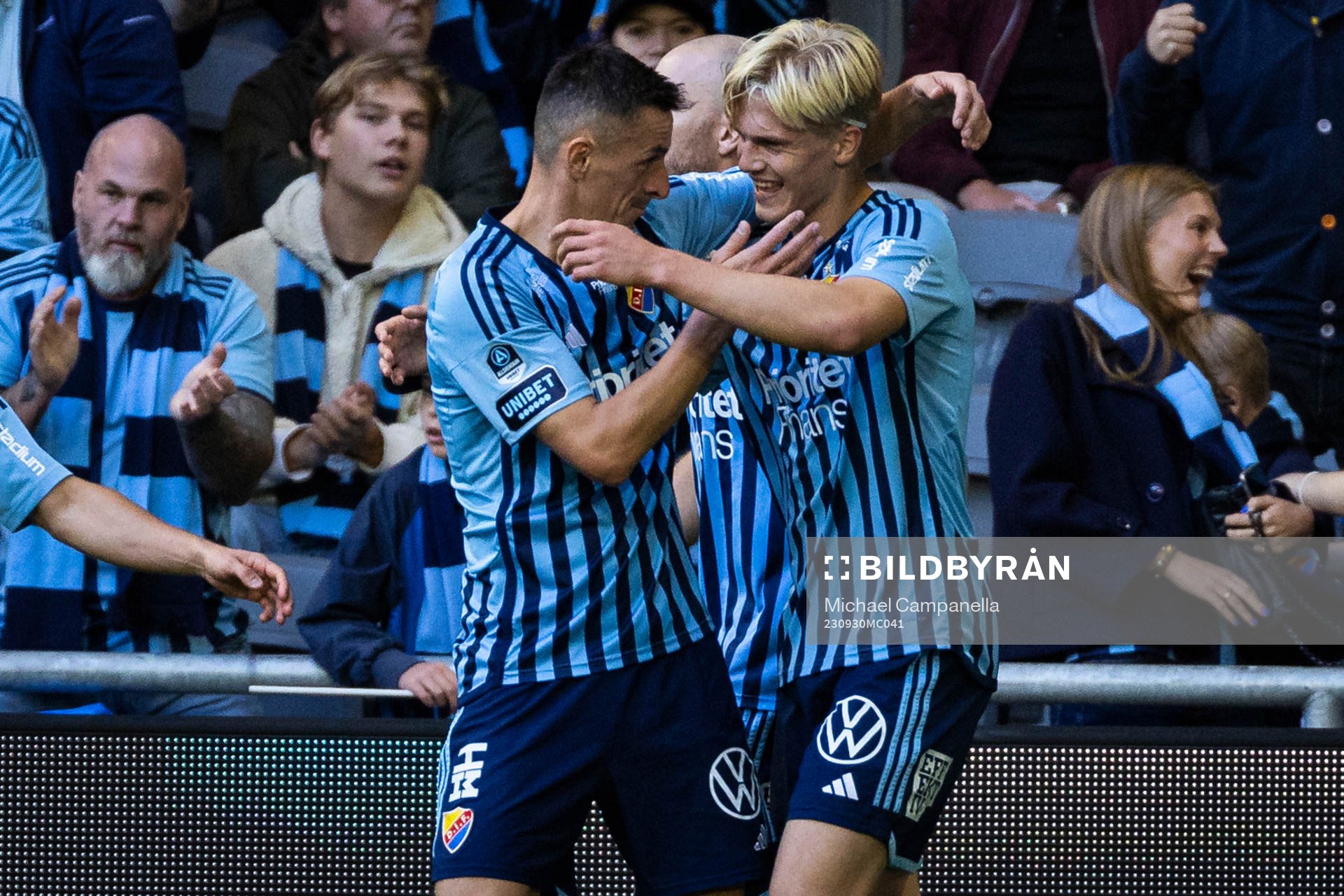 Djurgårdens Haris Radetinac jublar 1-0 målet med Lucas