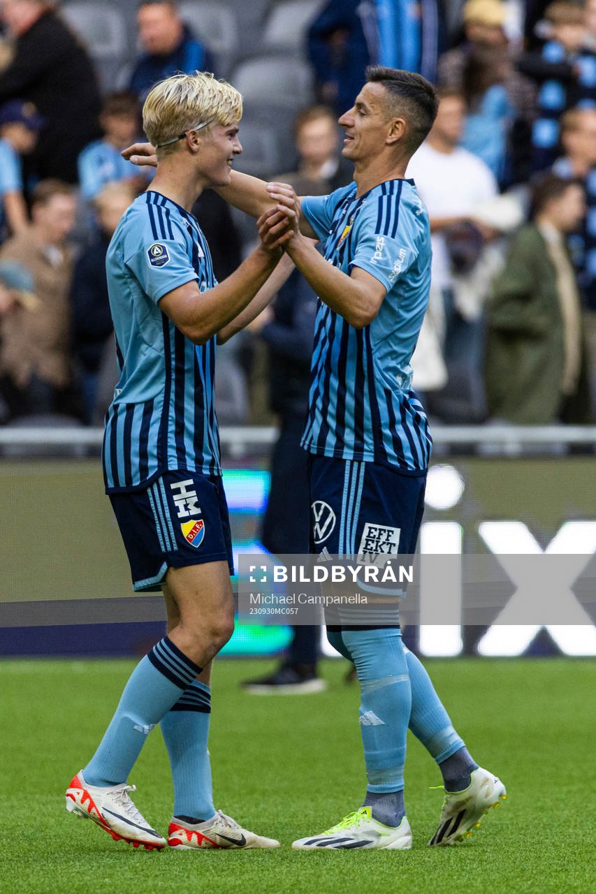 Djurgårdens Lucas Bergvall och Haris Radetinac jublar seger