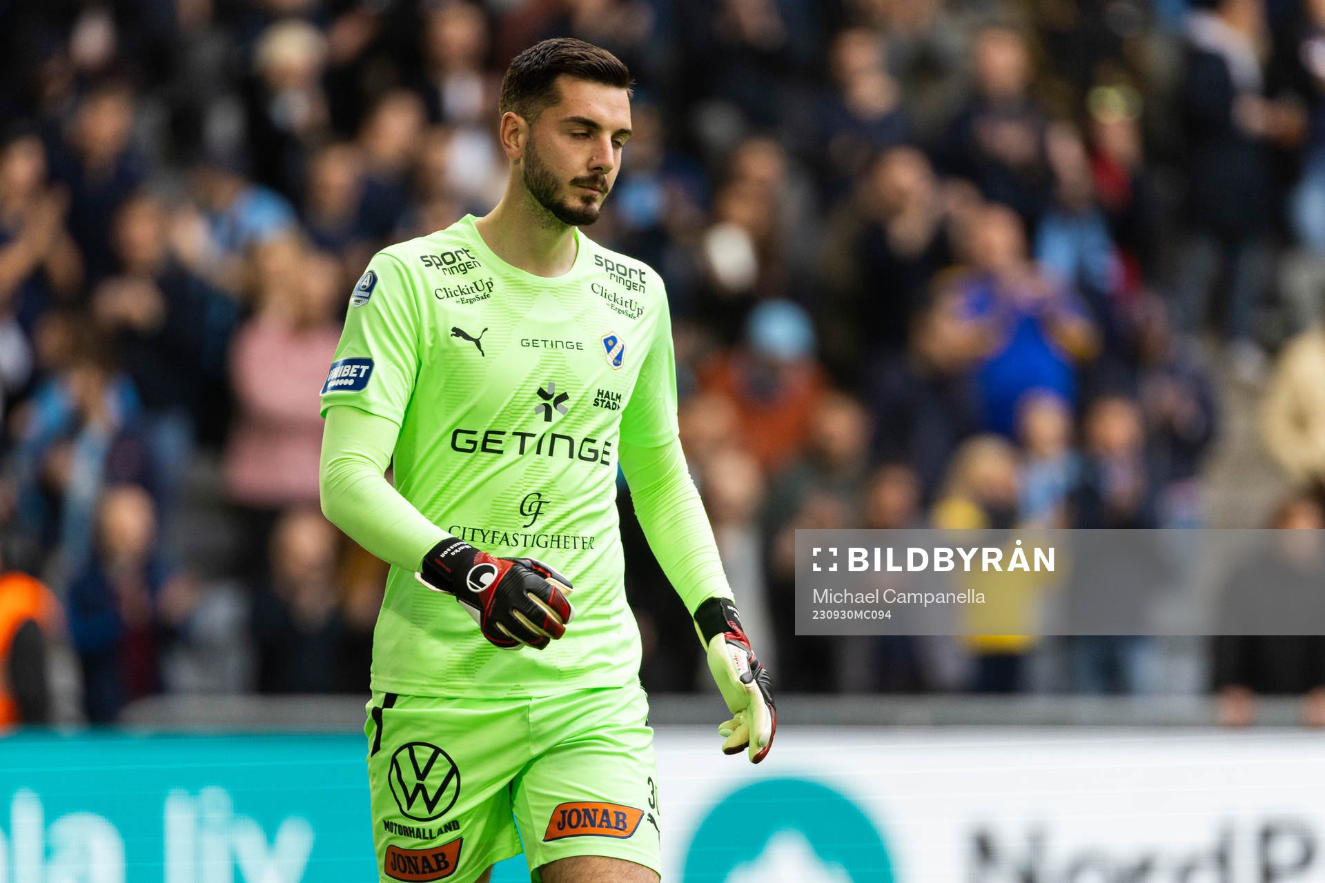 Halmstads målvakt Marko Johansson deppar