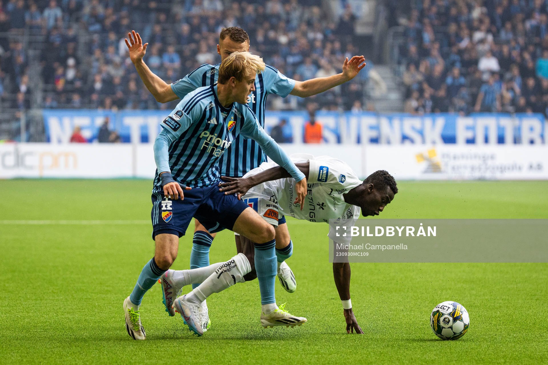 Halmstads Naeem Mohammed och Djurgårdens Oskar Fallenius