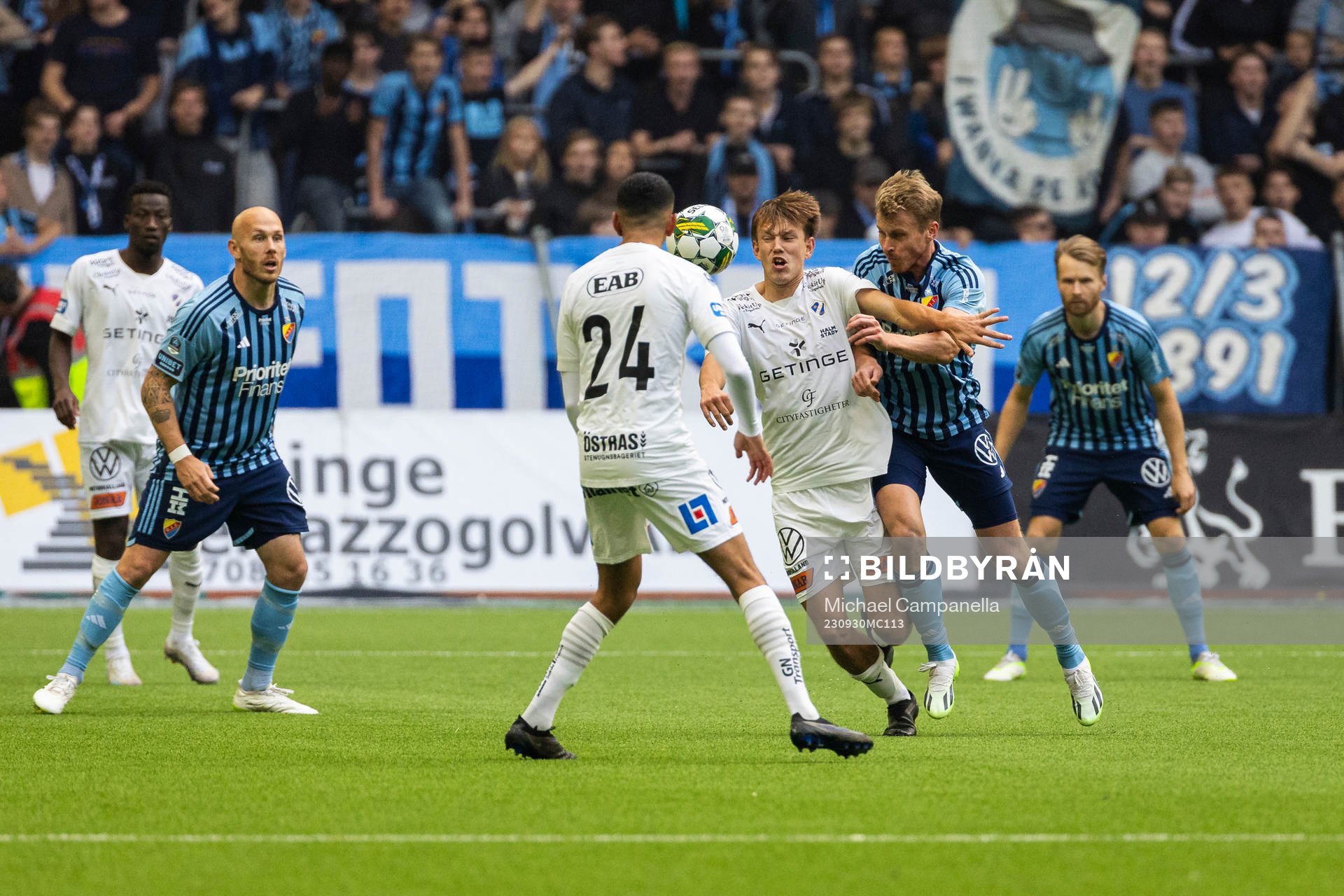 Halmstads Kazper Karlsson och Djurgårdens Rasmus Schuller