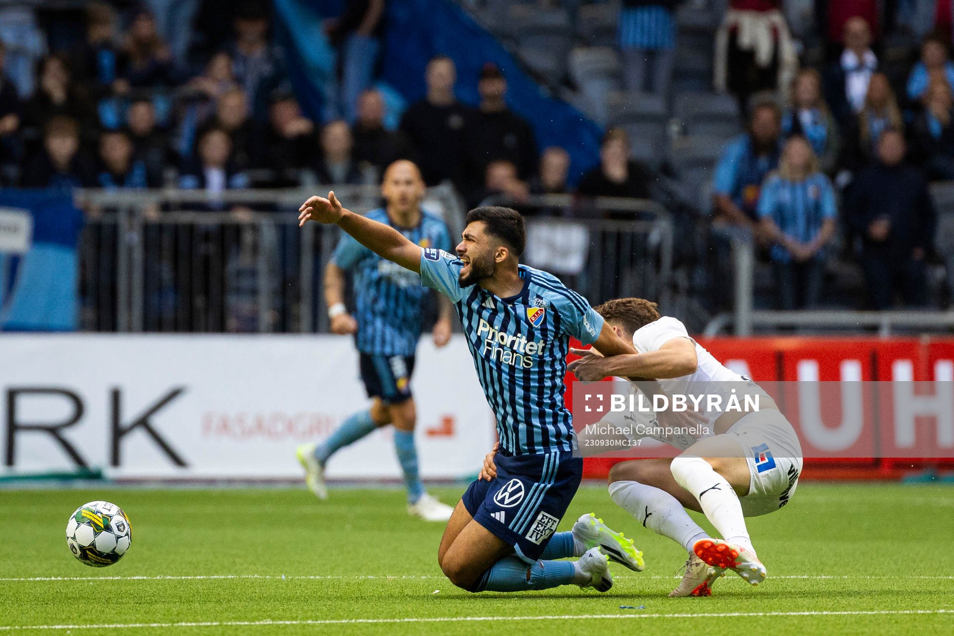 Djurgårdens Musa Gurbanli och Halmstads Gabriel Wallentin