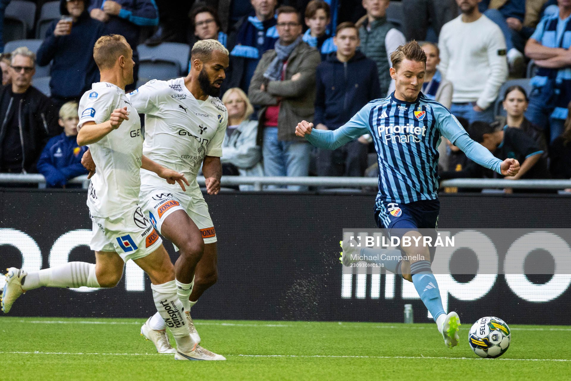 Halmstads Phil Ofosu-Ayeh och Joel Allansson mot
