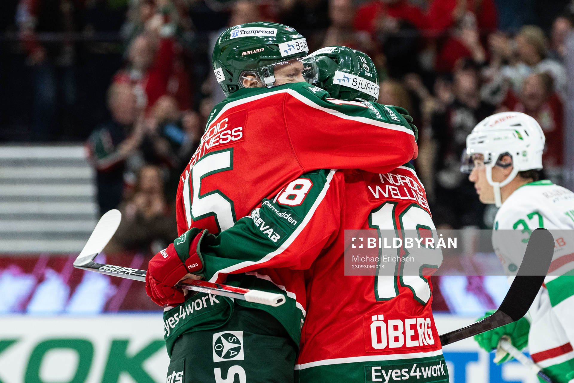 Frölundas Linus Öberg och Gustav Rydahl jublar