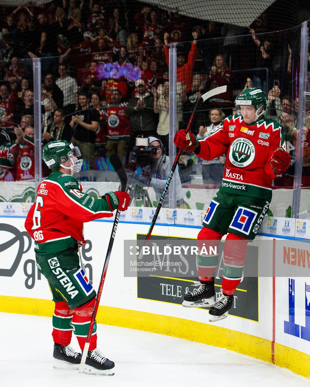 Frölundas Carl Klingberg jublar ihop med Filip Hasa