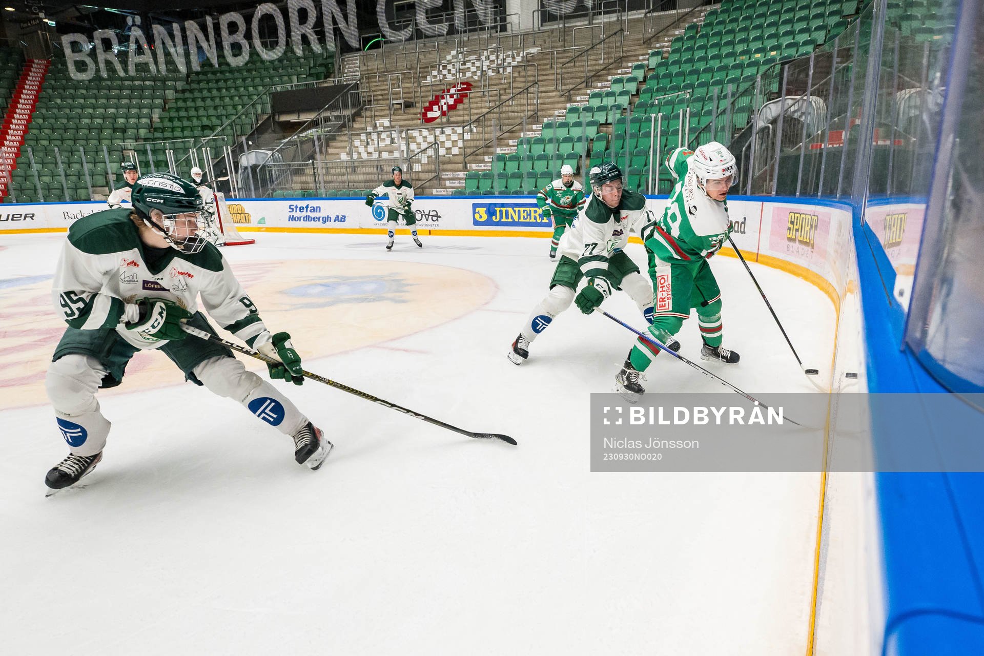 Färjestads Victor Westh och Rögles William Svensson