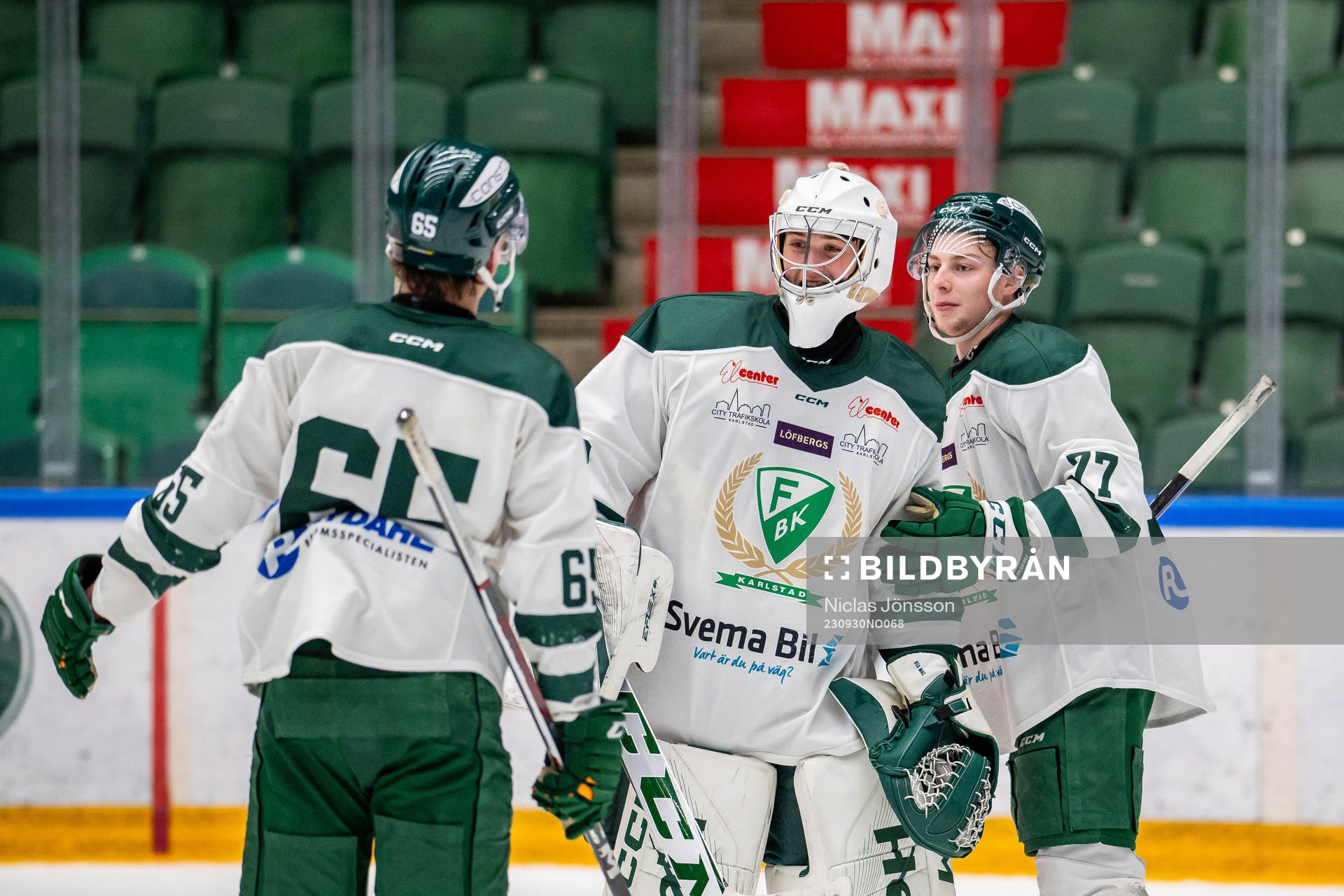 Färjestads målvakt Melwin Asp Cassäsen och Victor Westh