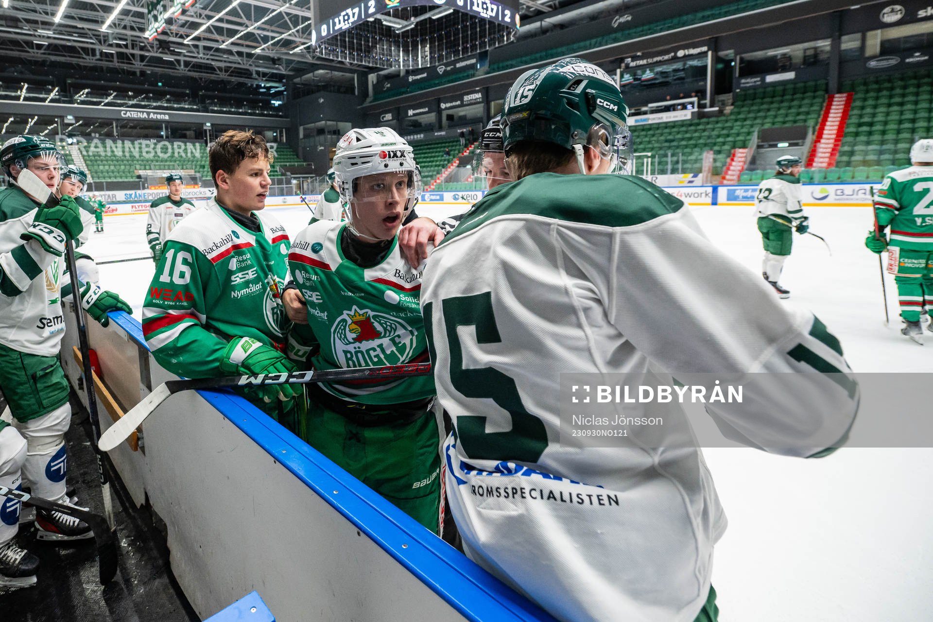 Rögles Ian Scherzer  och Isac Nielsen ikamp med