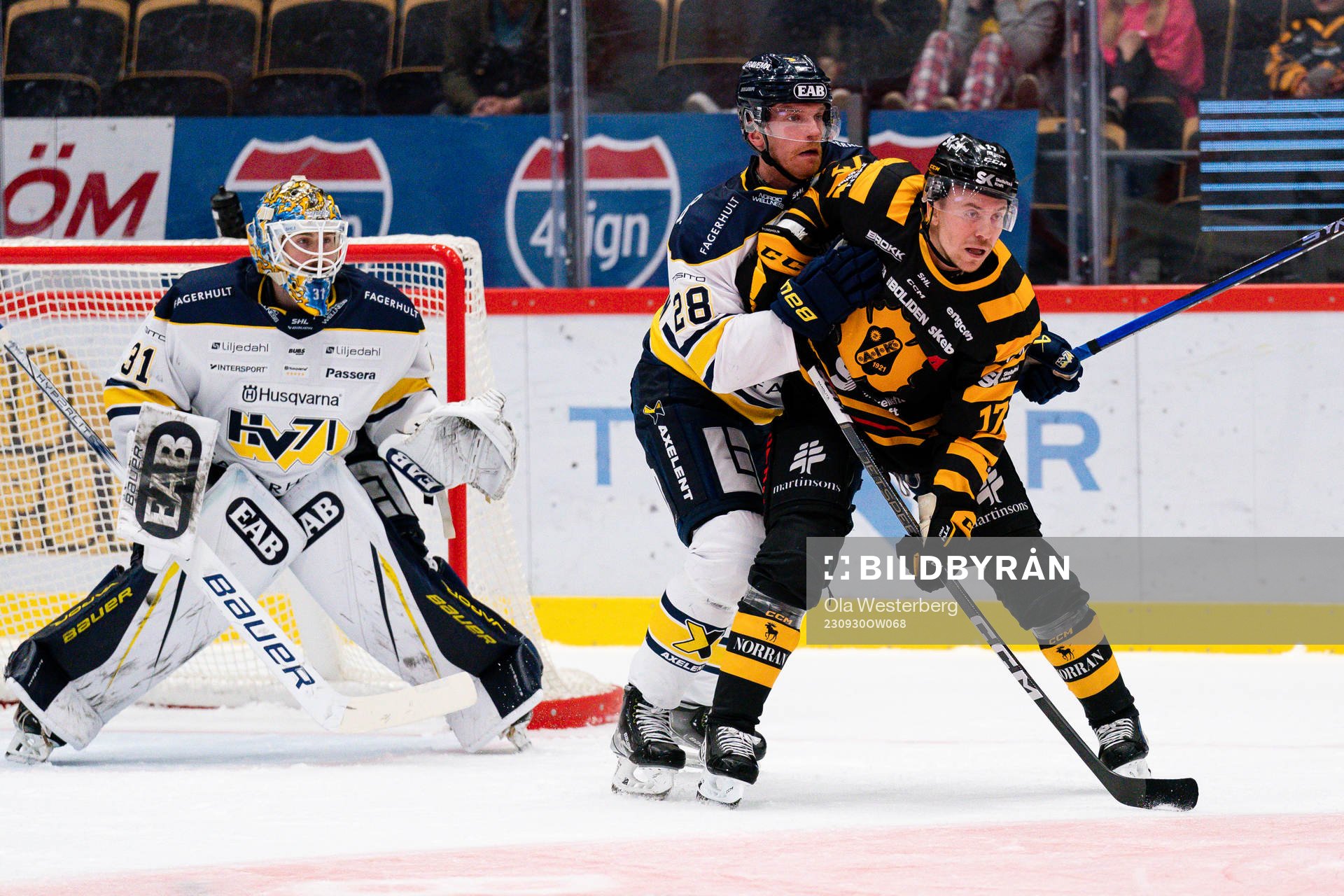 HV71s målvakt Joni Ortio och Joonas Nättinen