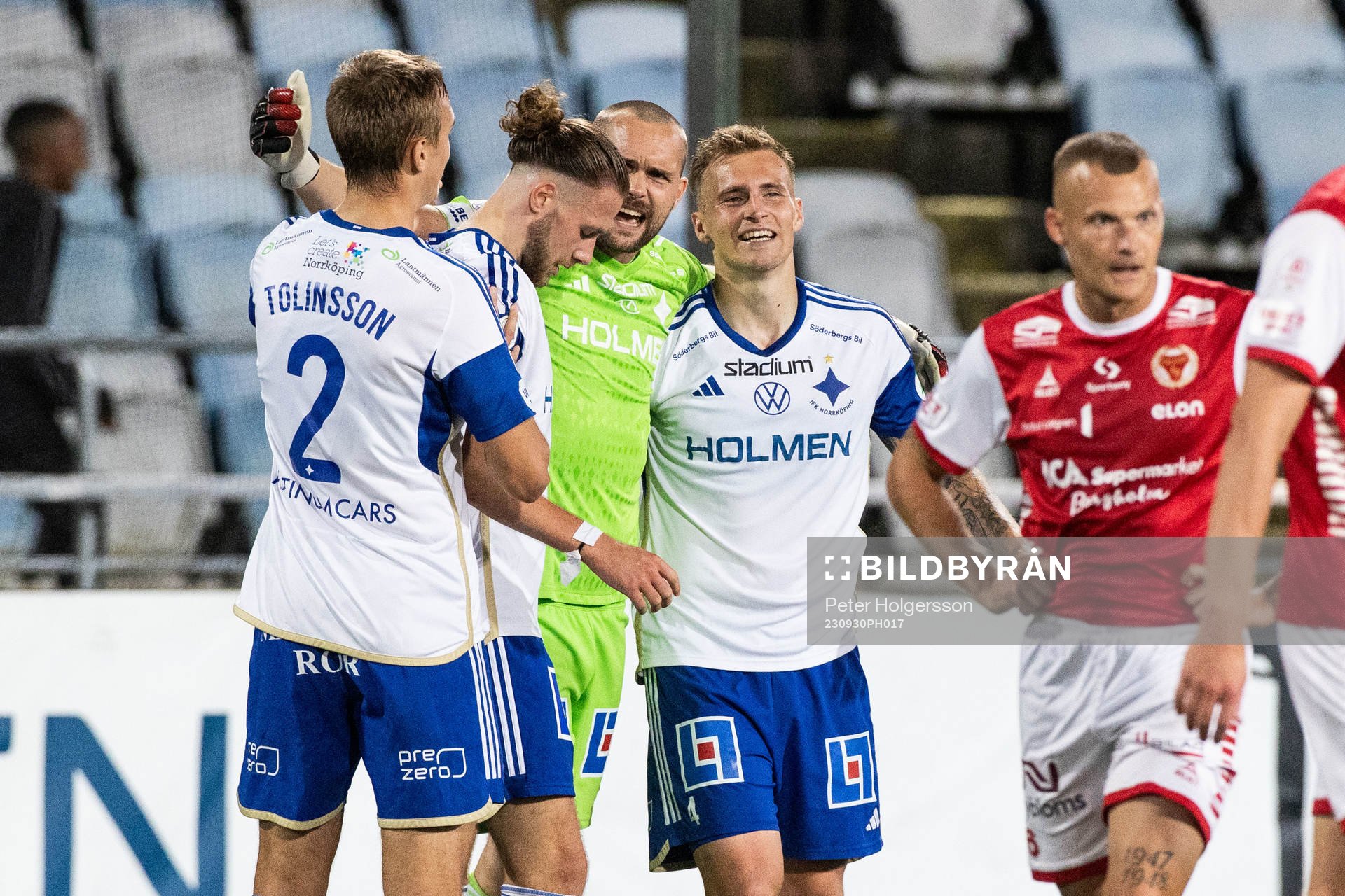 IFK Norrköpings målvakt Oscar Jansson och Marco Lund