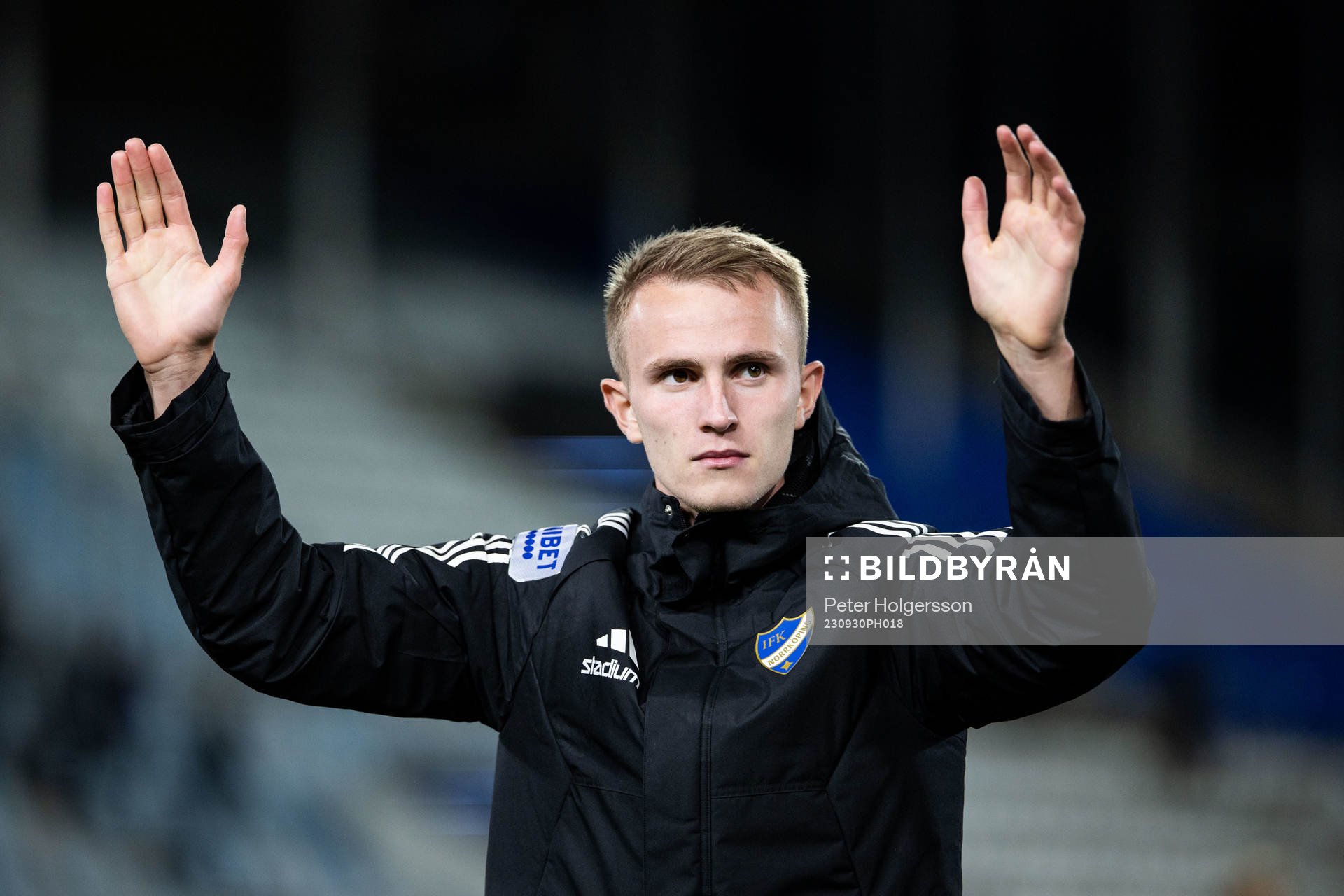 IFK Norrköpings Victor Stange Lind jublar efter fotbollsmatchen i Allsvenskan mellan IFK Norrköping och Kalmar den 30 september 2023 i Norrköping.