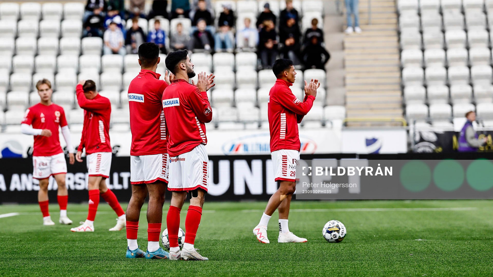 Kalmars spelare tackar tillresta supporters