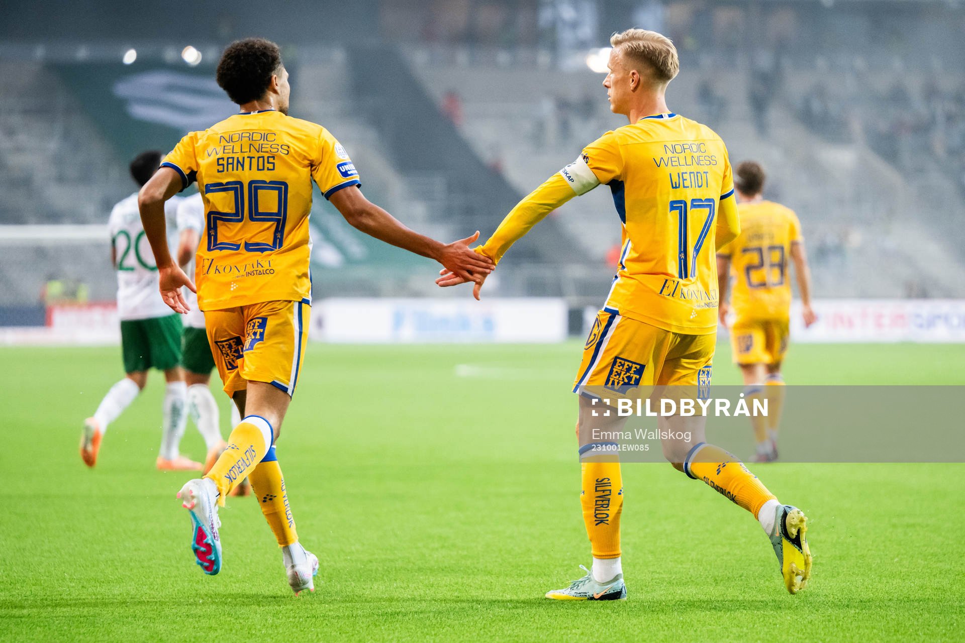 IFK Göteborgs Thomas Santos och Oscar Wendt jublar