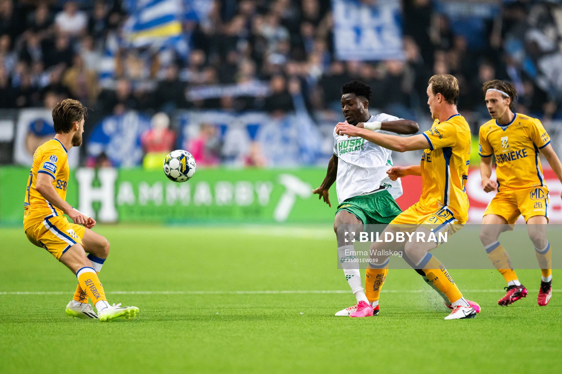 Hammarbys Nathaniel Adjei samt IFK Göteborgs Arbnor