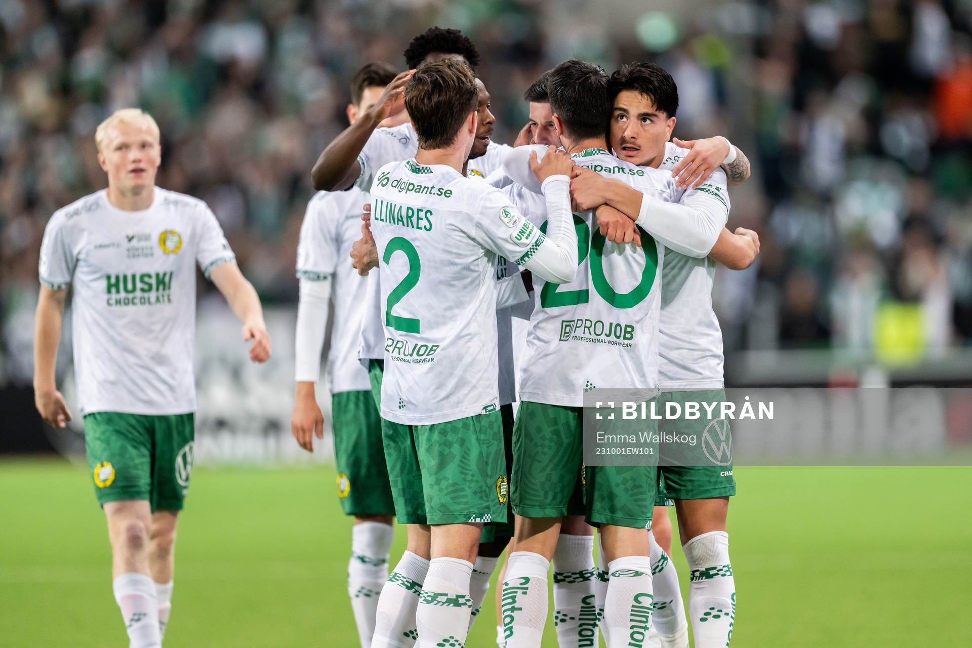 Hammarbys Jusef Erabi jublar med lagkamrater