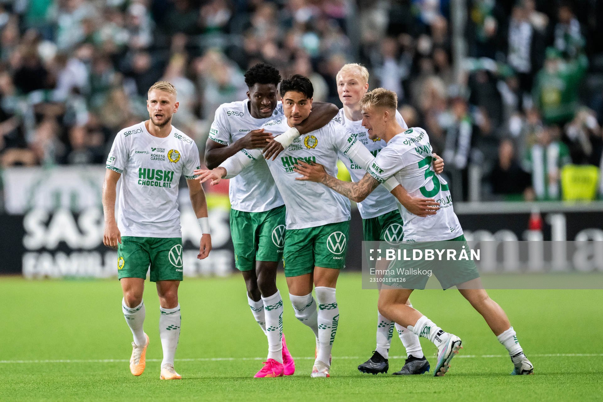 Hammarbys Jusef Erabi jublar med lagkamrater