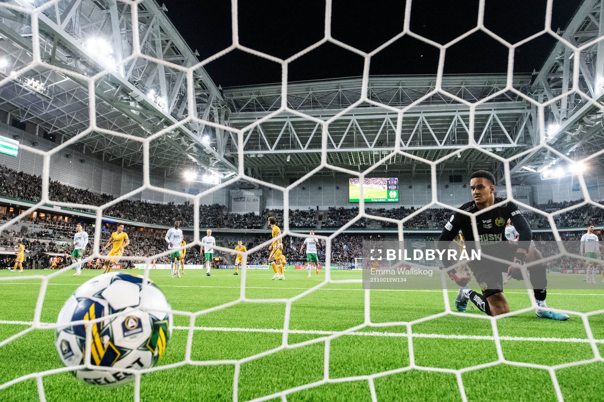 Hammarbys målvakt Oliver Dovin deppar