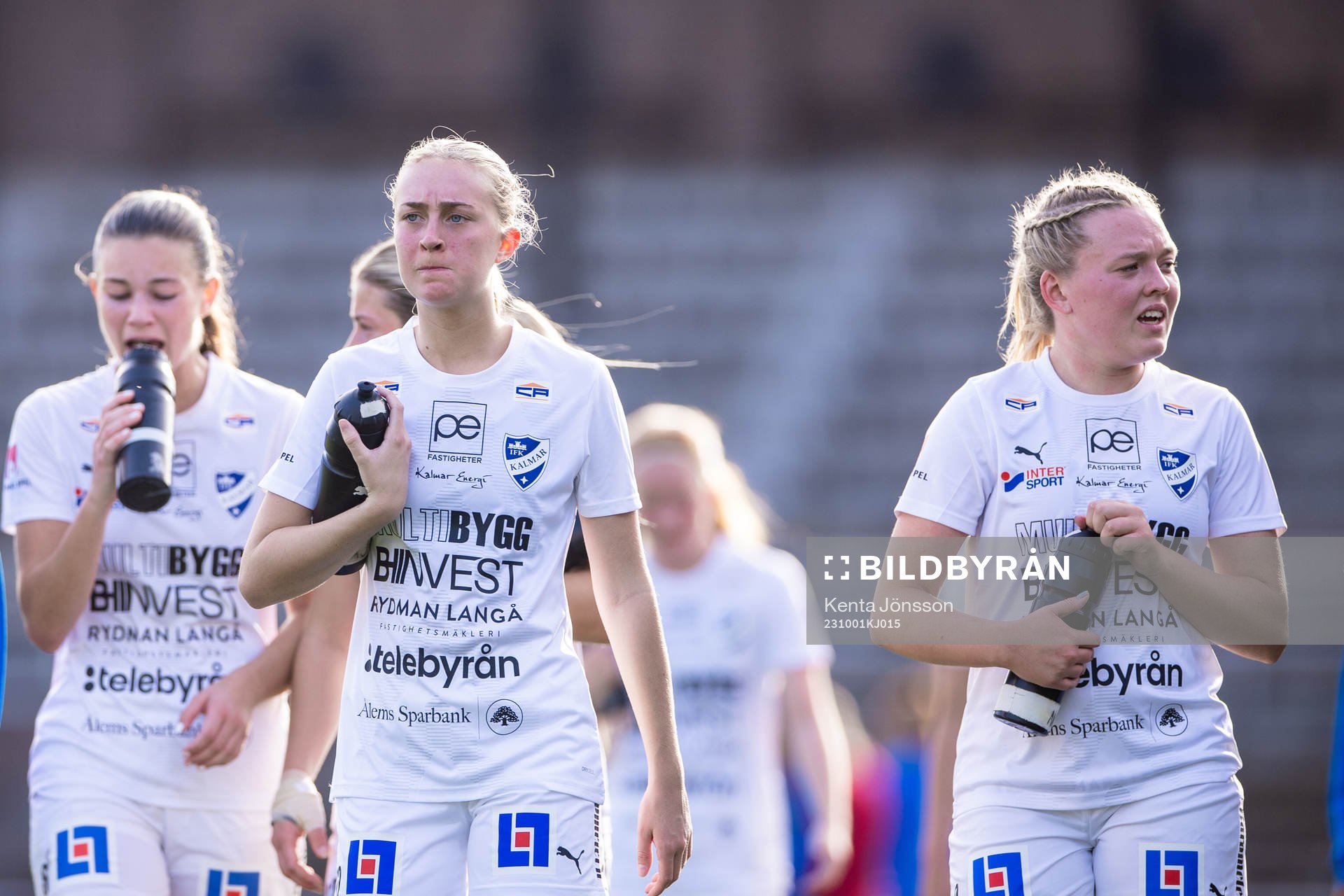 Kalmars Maja Landin och Nova Karlsson deppar