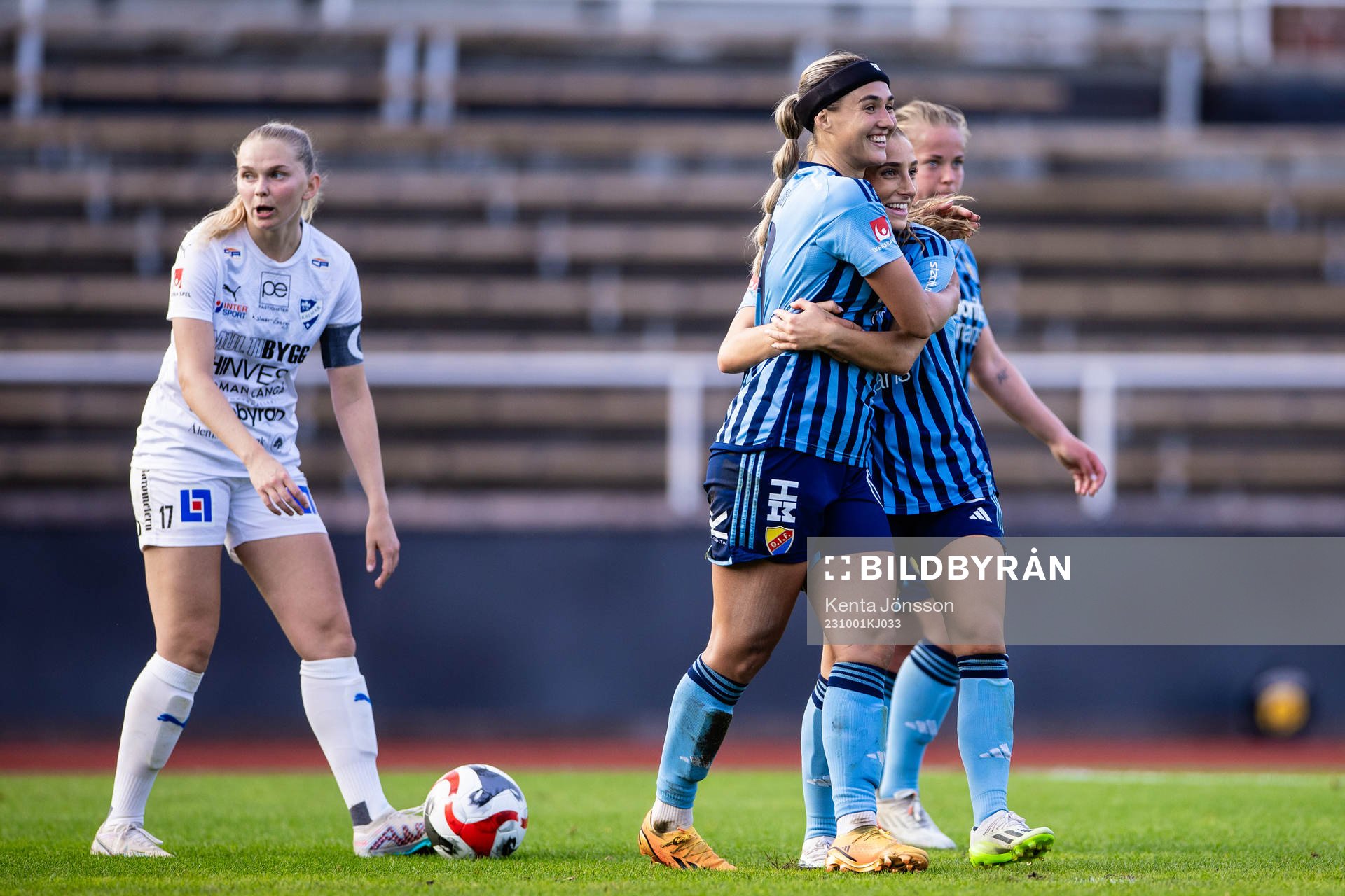 Kalmars Amanda Persson deppar och Djurgårdens Lova Lundin