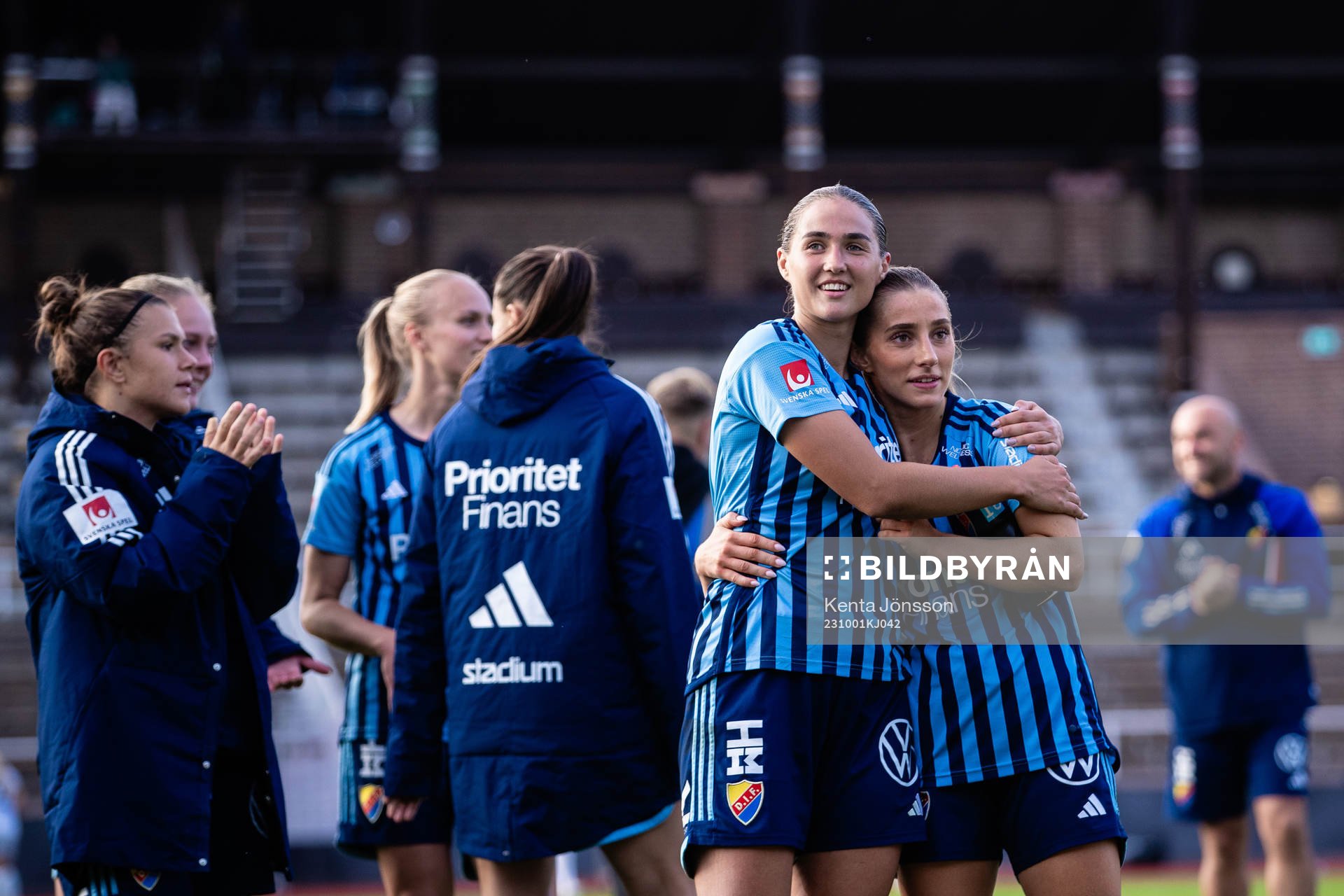 Djurgårdens Lova Lundin och Tilde Lindwall jublar