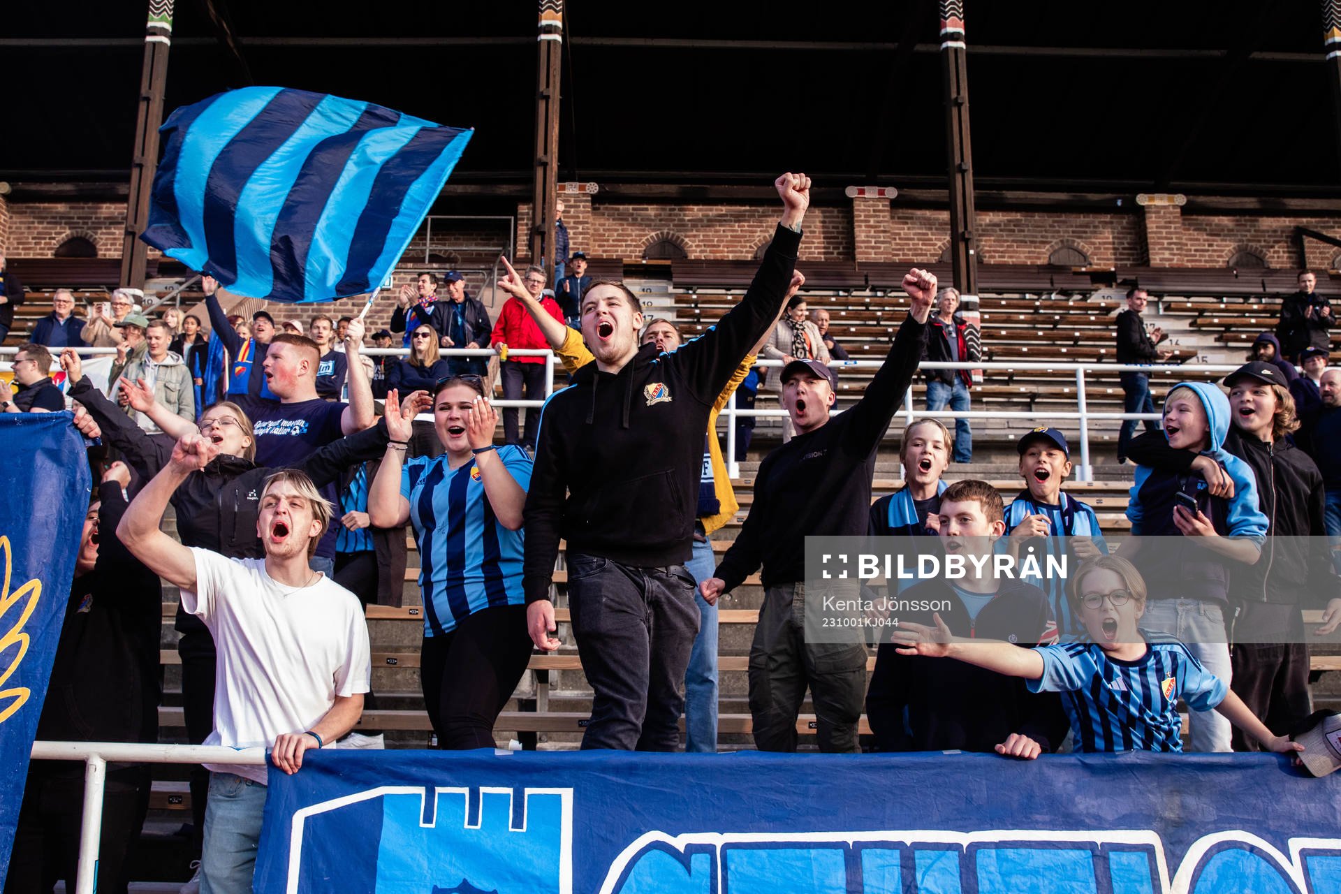 Djurgårdens supportrar jublar