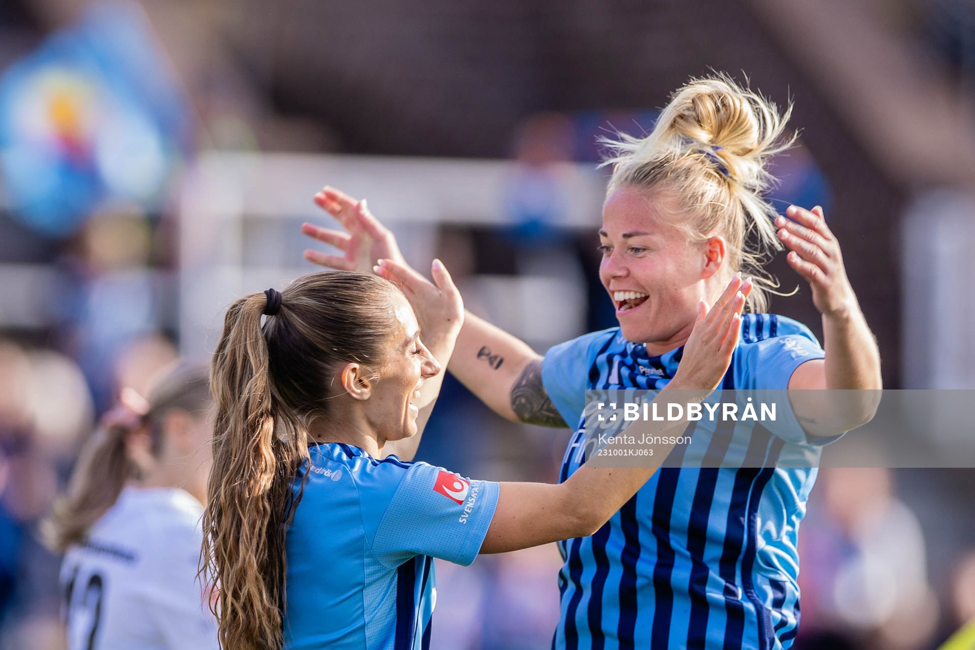 Djurgårdens Tilde Lindwall och Therese Åsland jublar