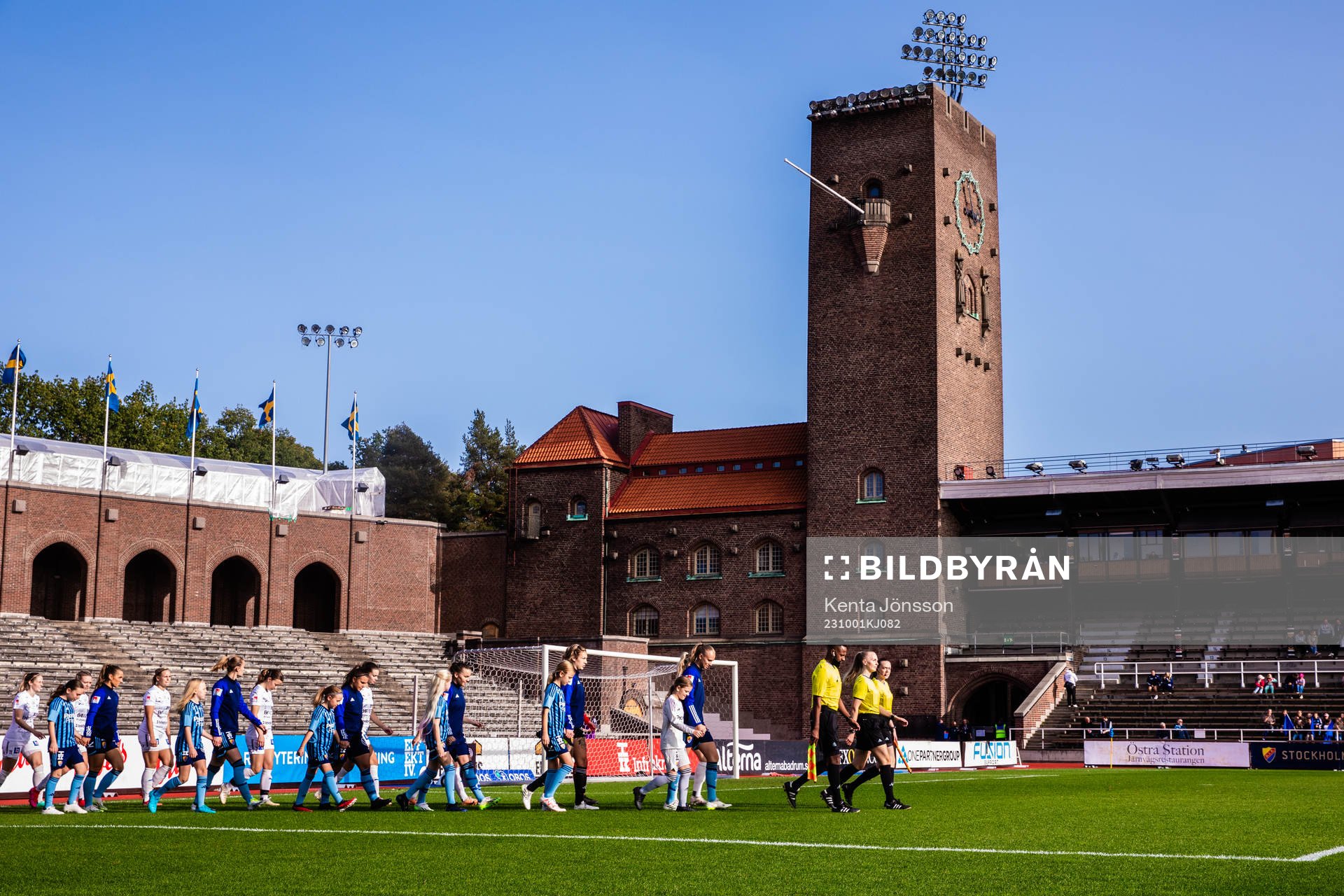 Djurgårdens och Kalmars spelare gör entré på Stockholms