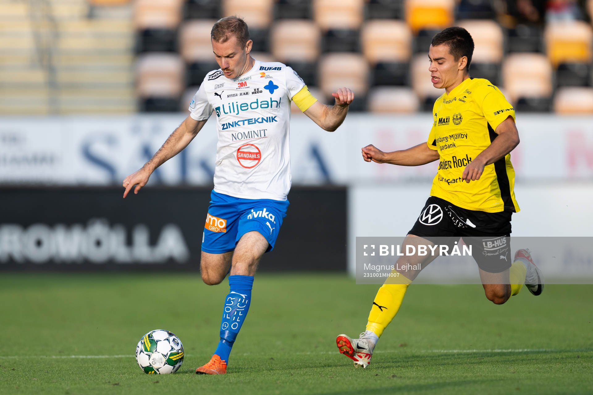Värnamos Freddy Winsth och Mjällbys Leo Walta