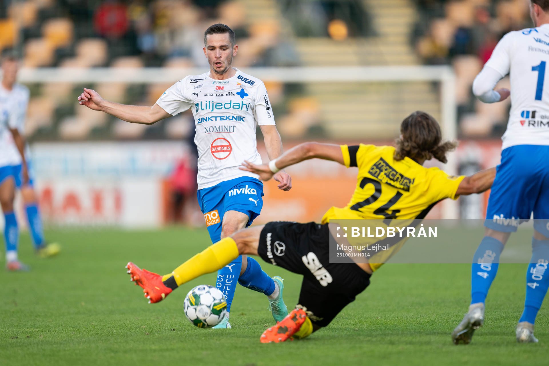 Värnamos Oscar Johansson och Mjällbys Tom Pettersson