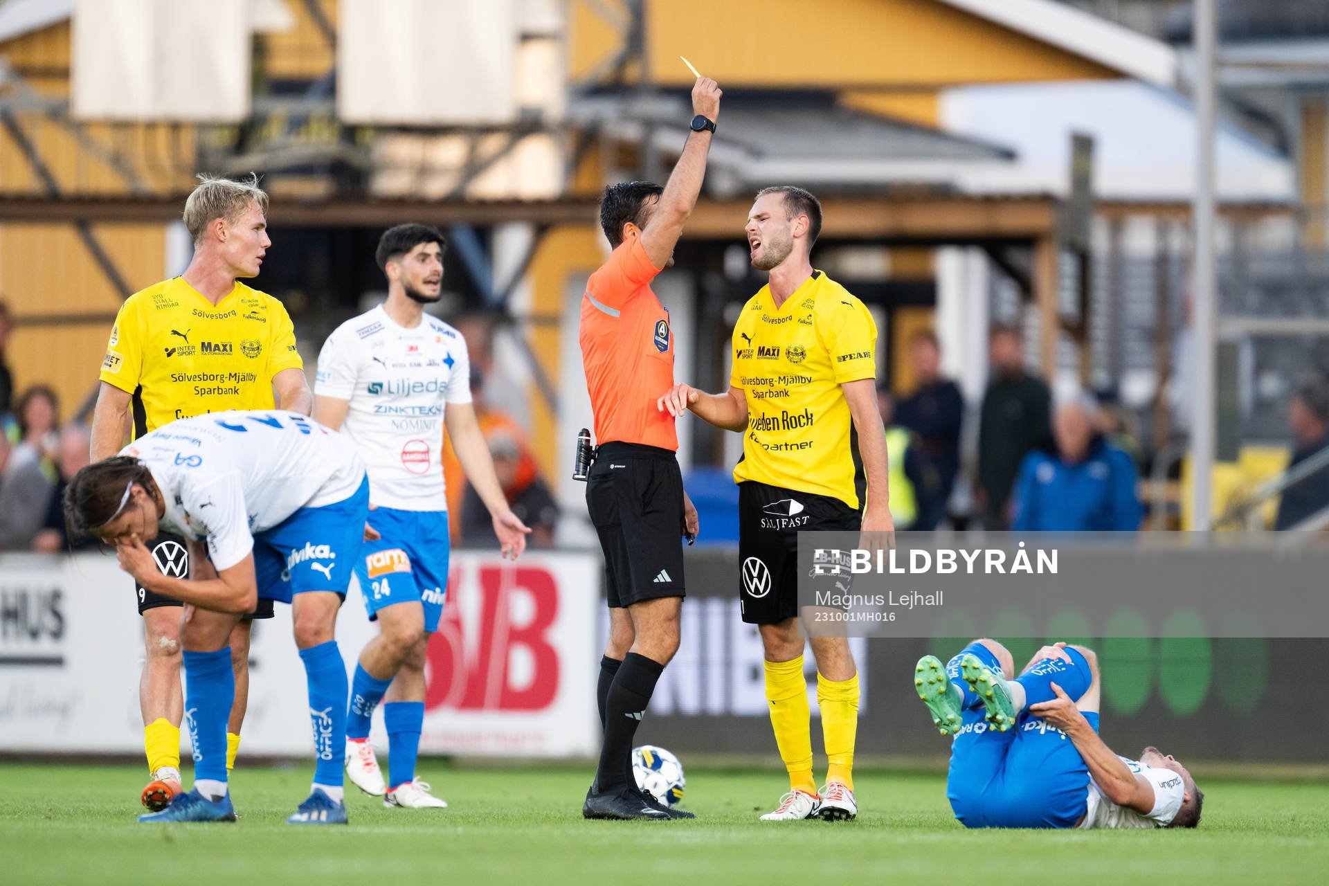 Mjällbys Adam Petersson tilldelas en varning