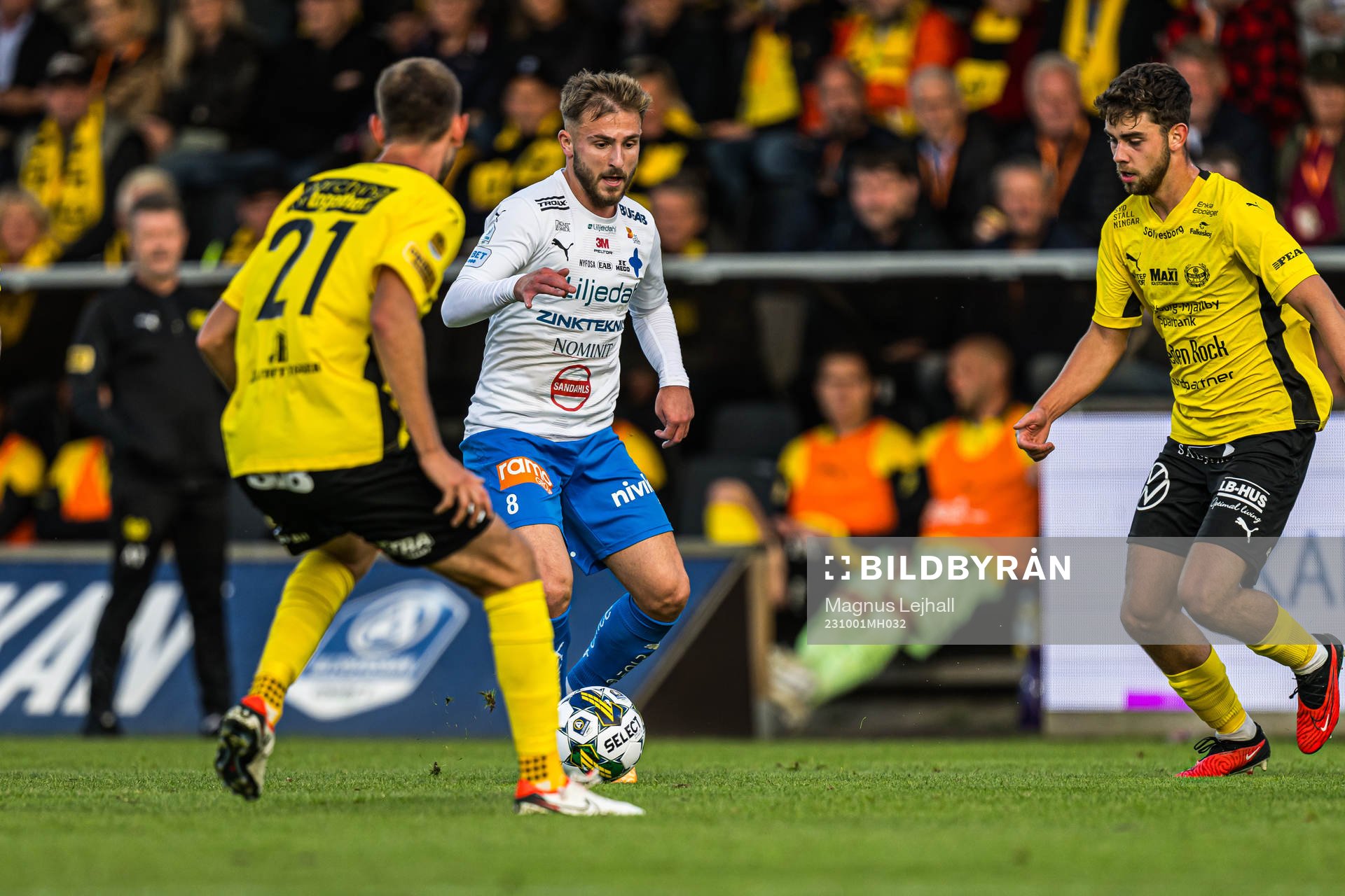 Värnamos Albion Ademi under fotbollsmatchen i Allsvenskan mellan Mjällby och Värnamo den 1 oktober 2023 i Hällevik. 