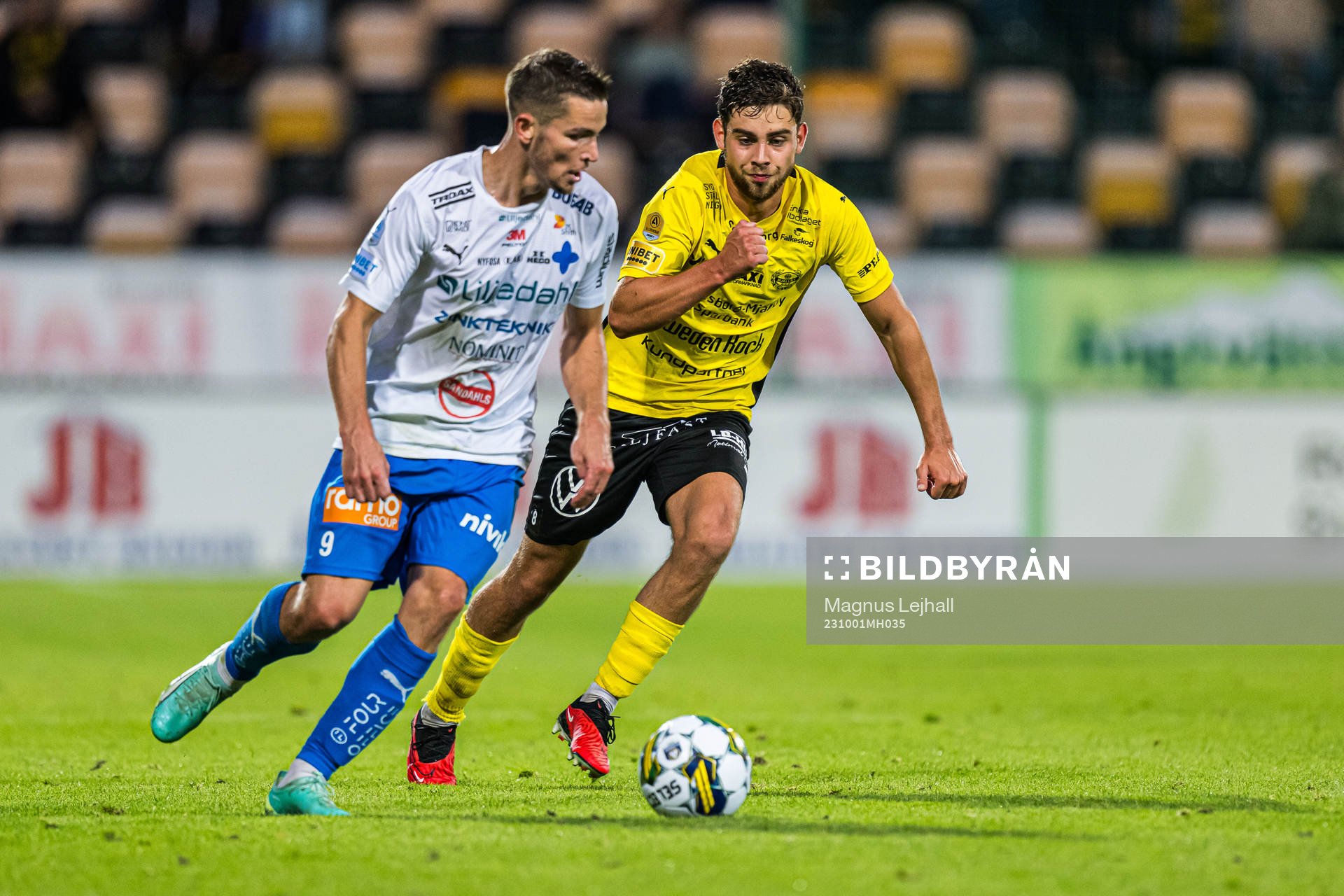 Värnamos Oscar Johansson och Mjällbys Gudmundur Baldvin