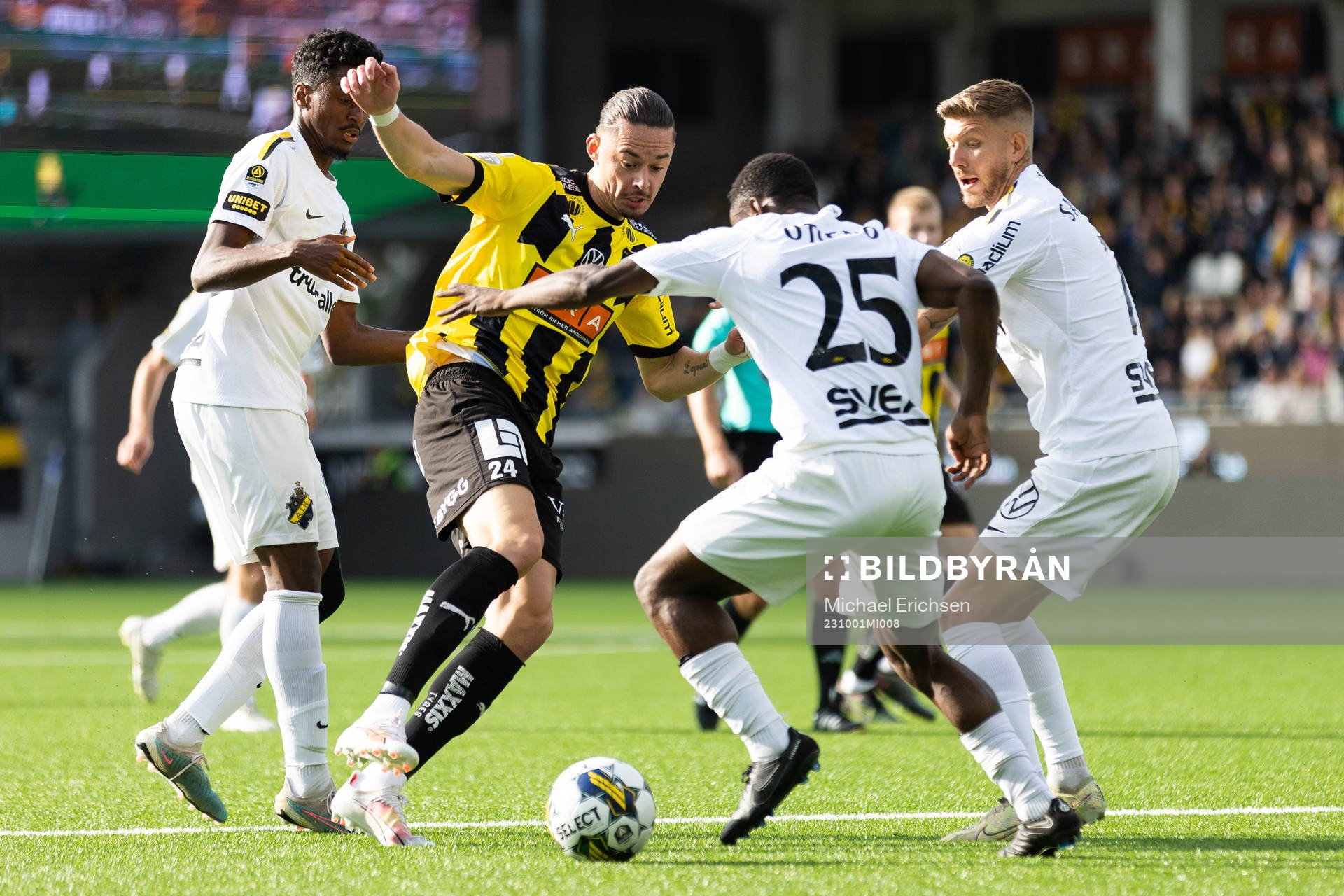 Häckens Amor Layouni och AIKs Erick Otieno