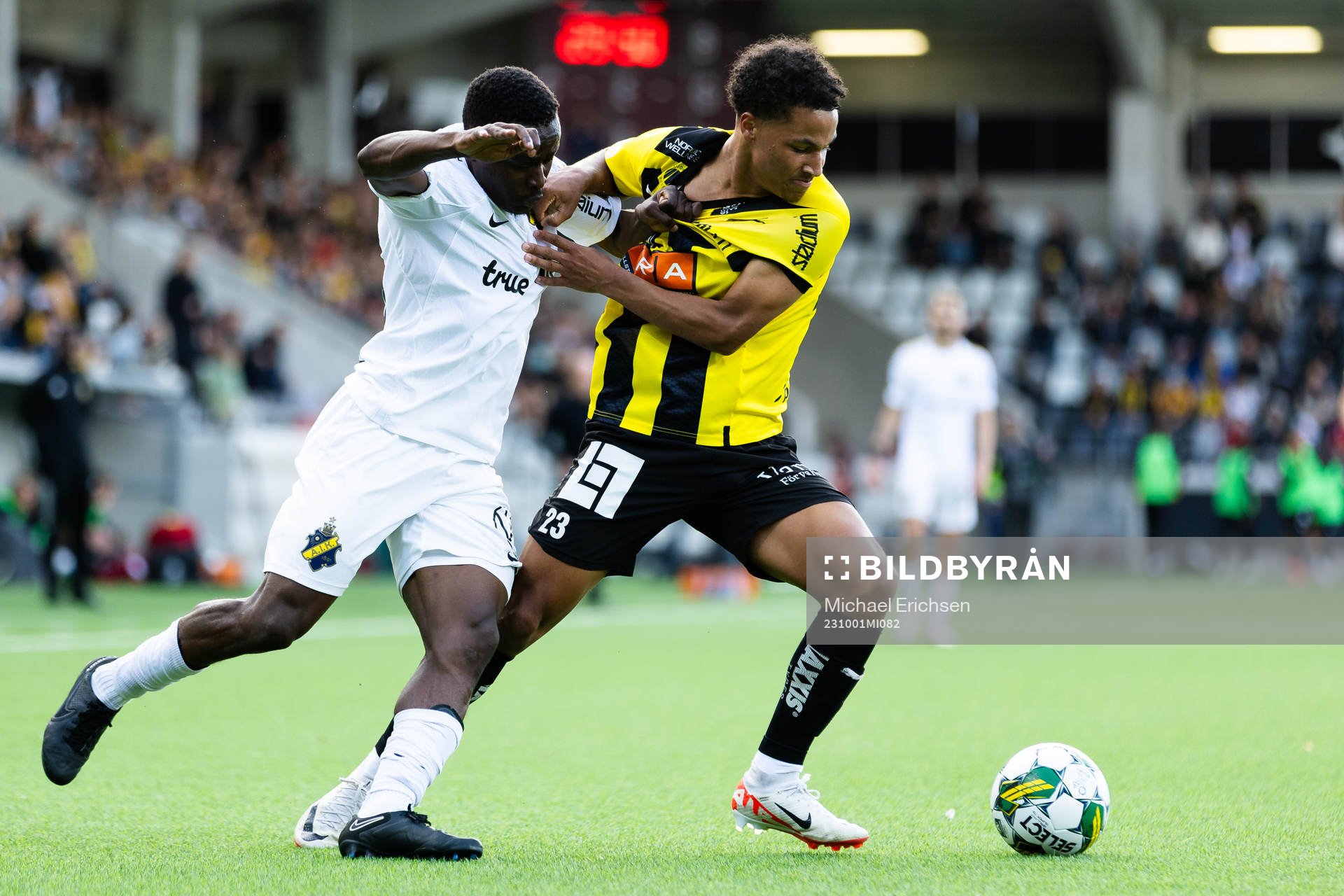 AIKs Erick Otieno och Häckens Momodou Lamin Sonko