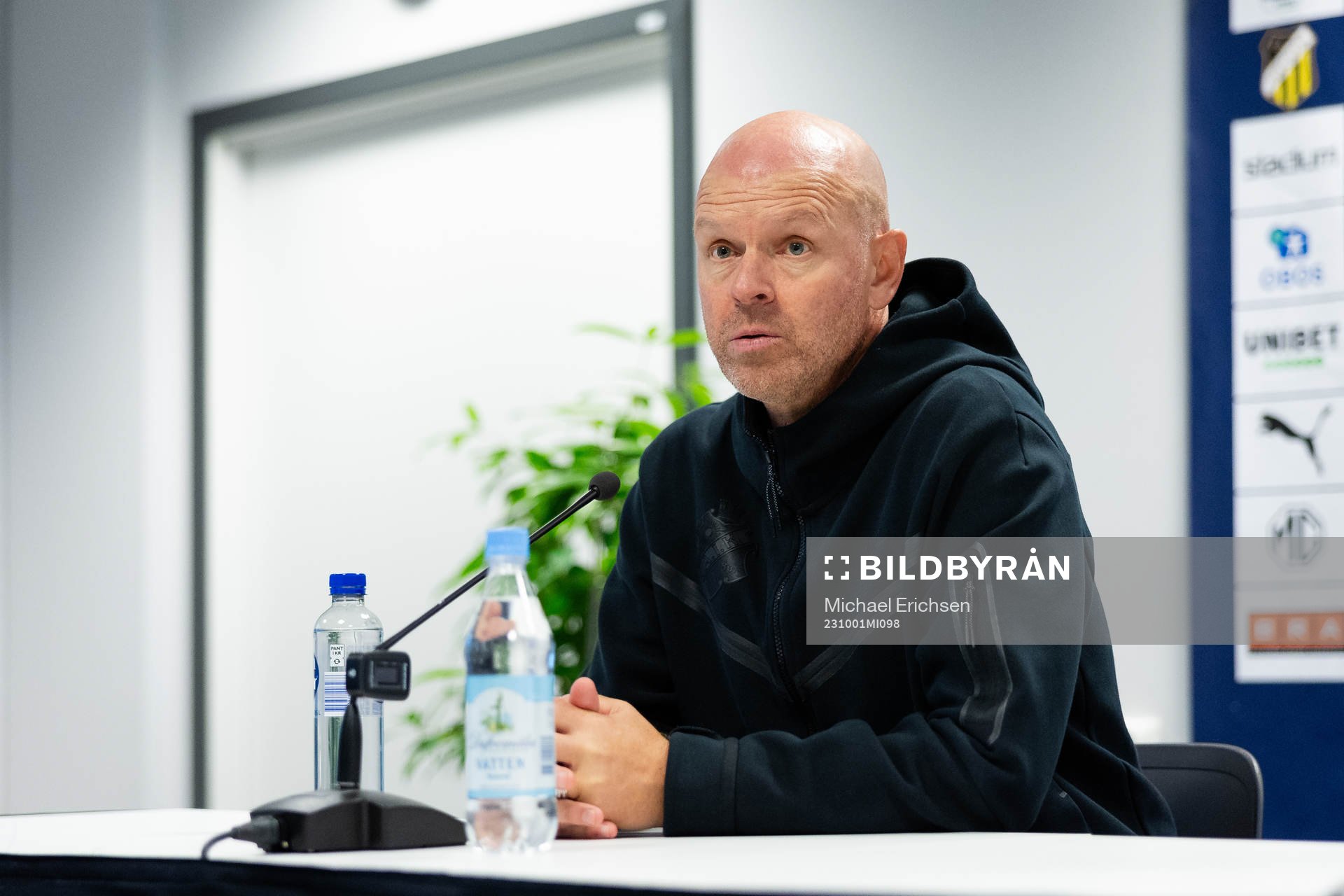 AIKs tränare Henning Berg på presskonferensen