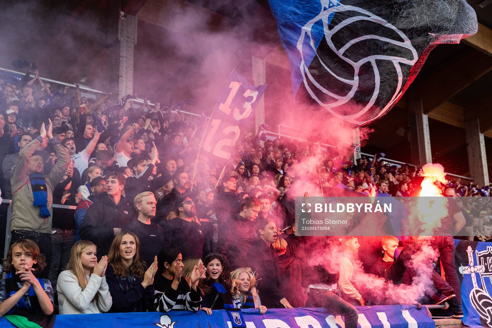 Sirius supportrar jublar