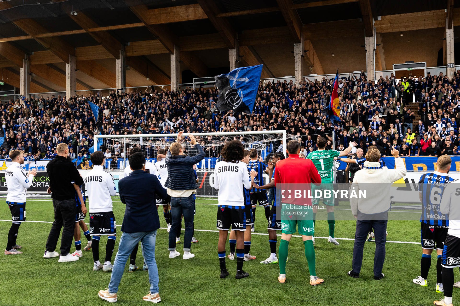Sirius spelare och supportrar jublar