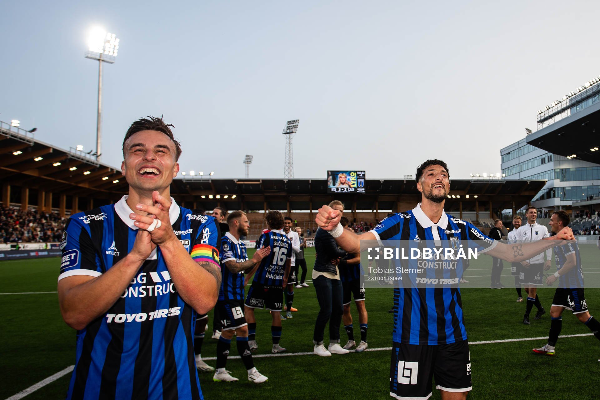 Sirius Henrik Castegren och Wessam Abou Ali jublar