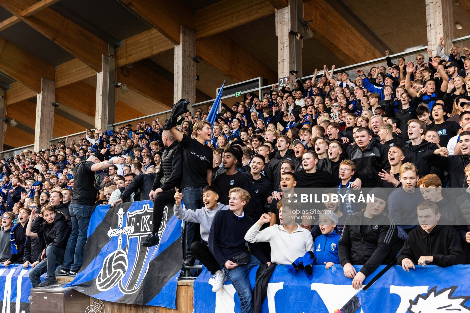 Sirius supportrar jublar